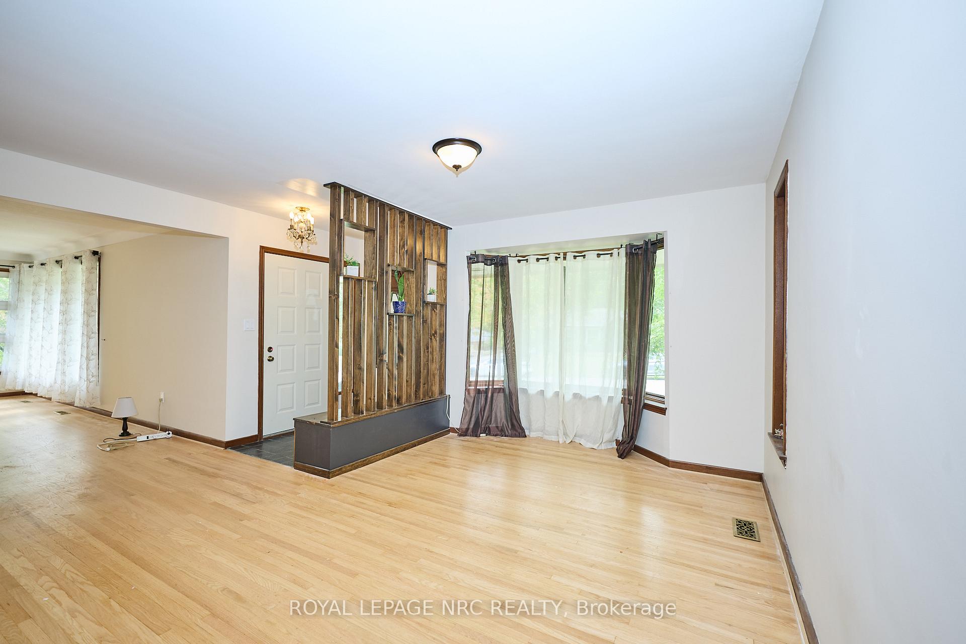 Photo 5 of 17 Alan Crescent, Pelham, Fonthill — HOMEH