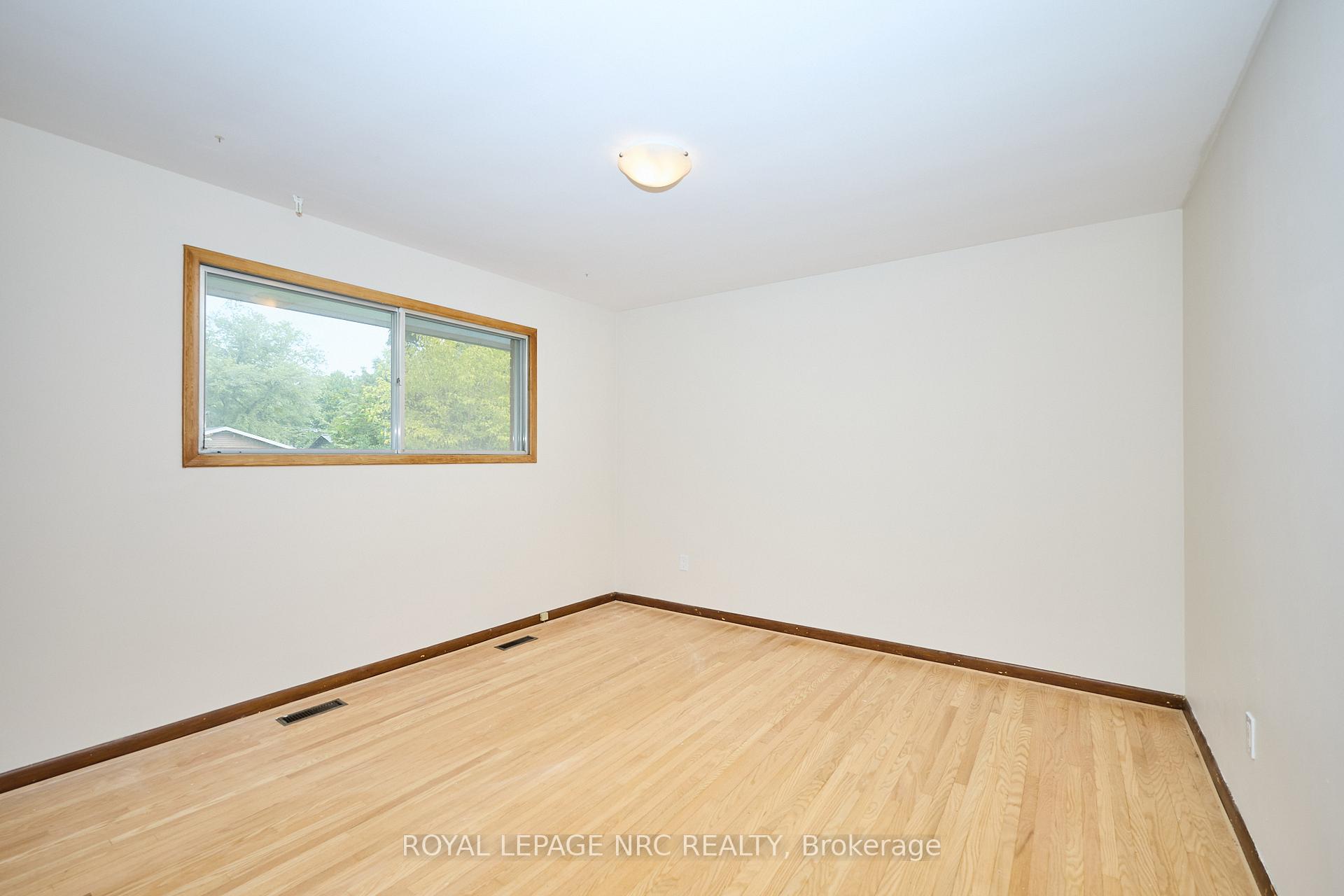Photo 15 of 17 Alan Crescent, Pelham, Fonthill — HOMEH