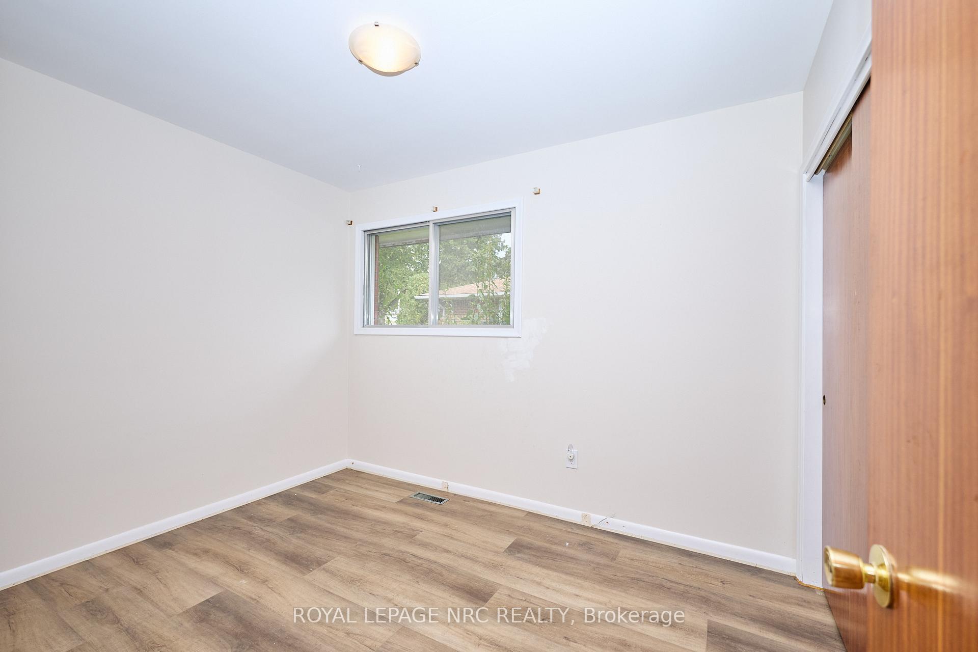 Photo 18 of 17 Alan Crescent, Pelham, Fonthill — HOMEH