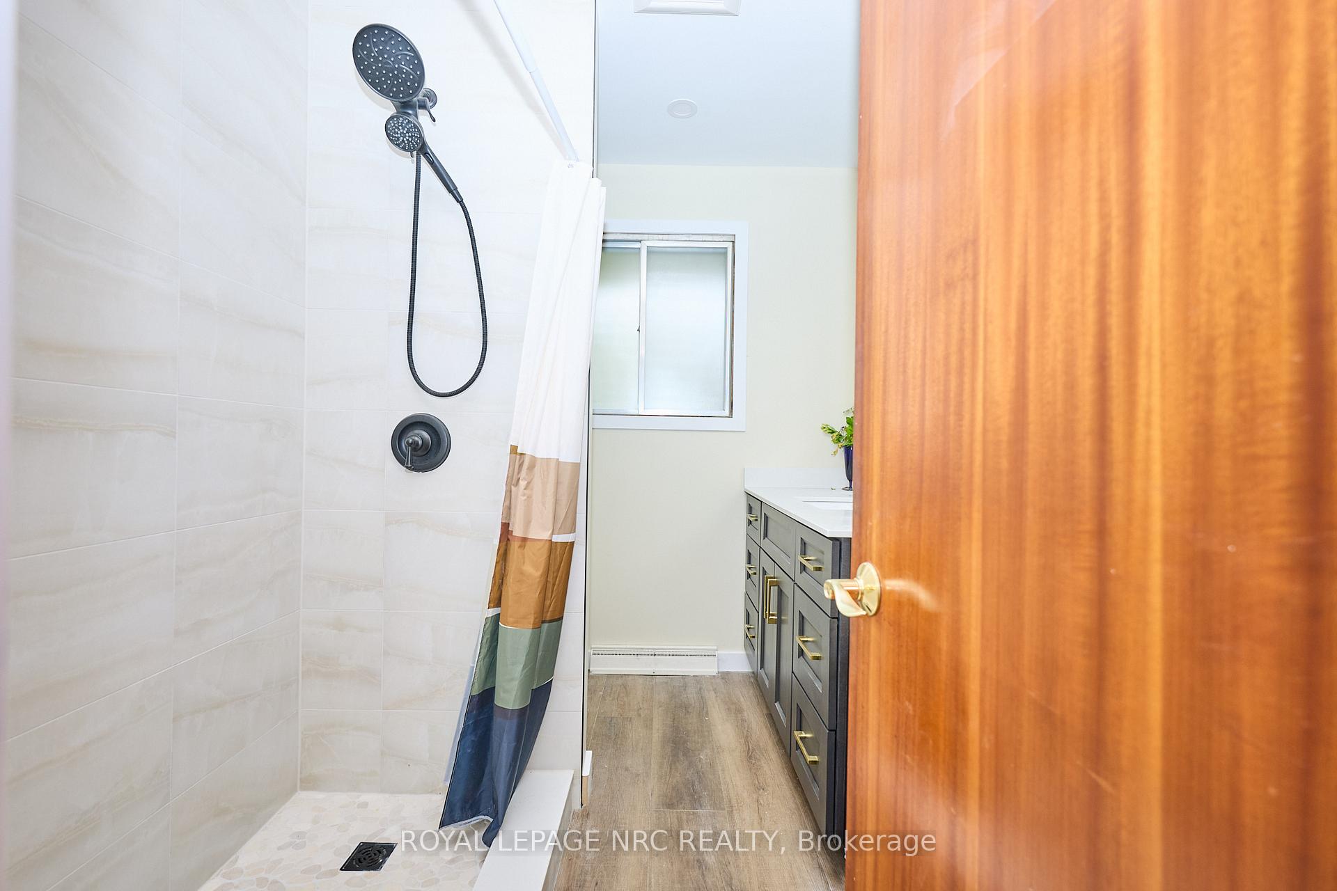 Photo 20 of 17 Alan Crescent, Pelham, Fonthill — HOMEH