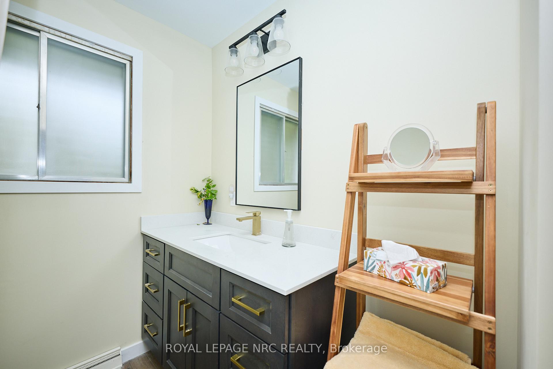 Photo 21 of 17 Alan Crescent, Pelham, Fonthill — HOMEH