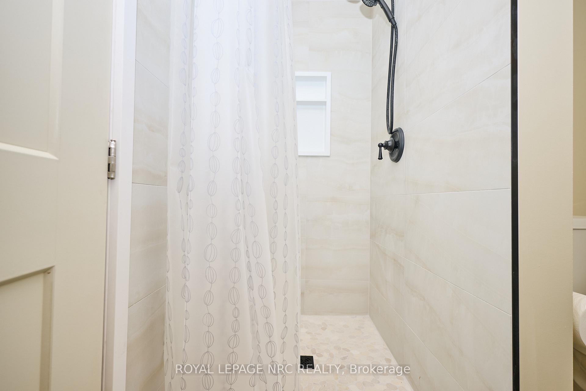 Photo 26 of 17 Alan Crescent, Pelham, Fonthill — HOMEH