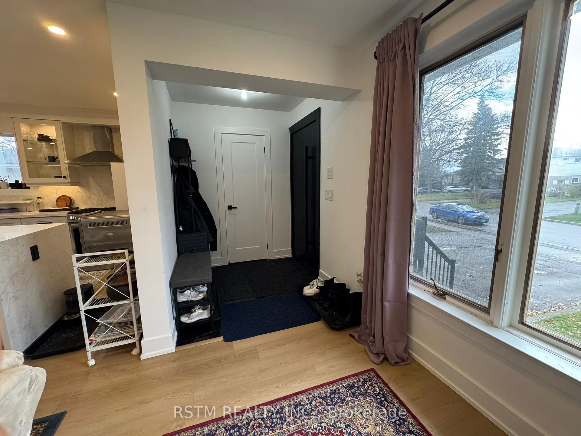 Photo 2 of 650 Mountview Place, Newmarket, Huron Heights-Leslie Valley — HOMEH