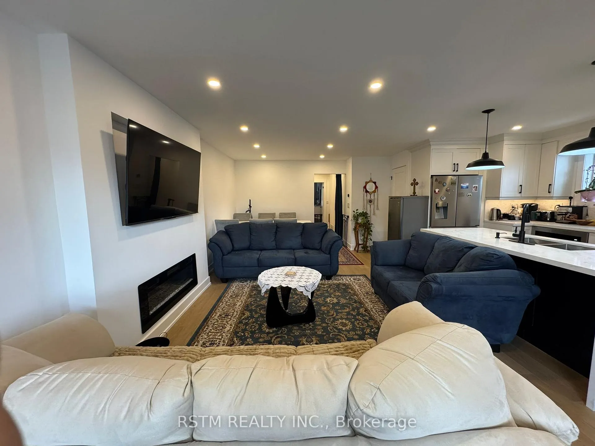 Photo 4 of 650 Mountview Place, Newmarket, Huron Heights-Leslie Valley — HOMEH
