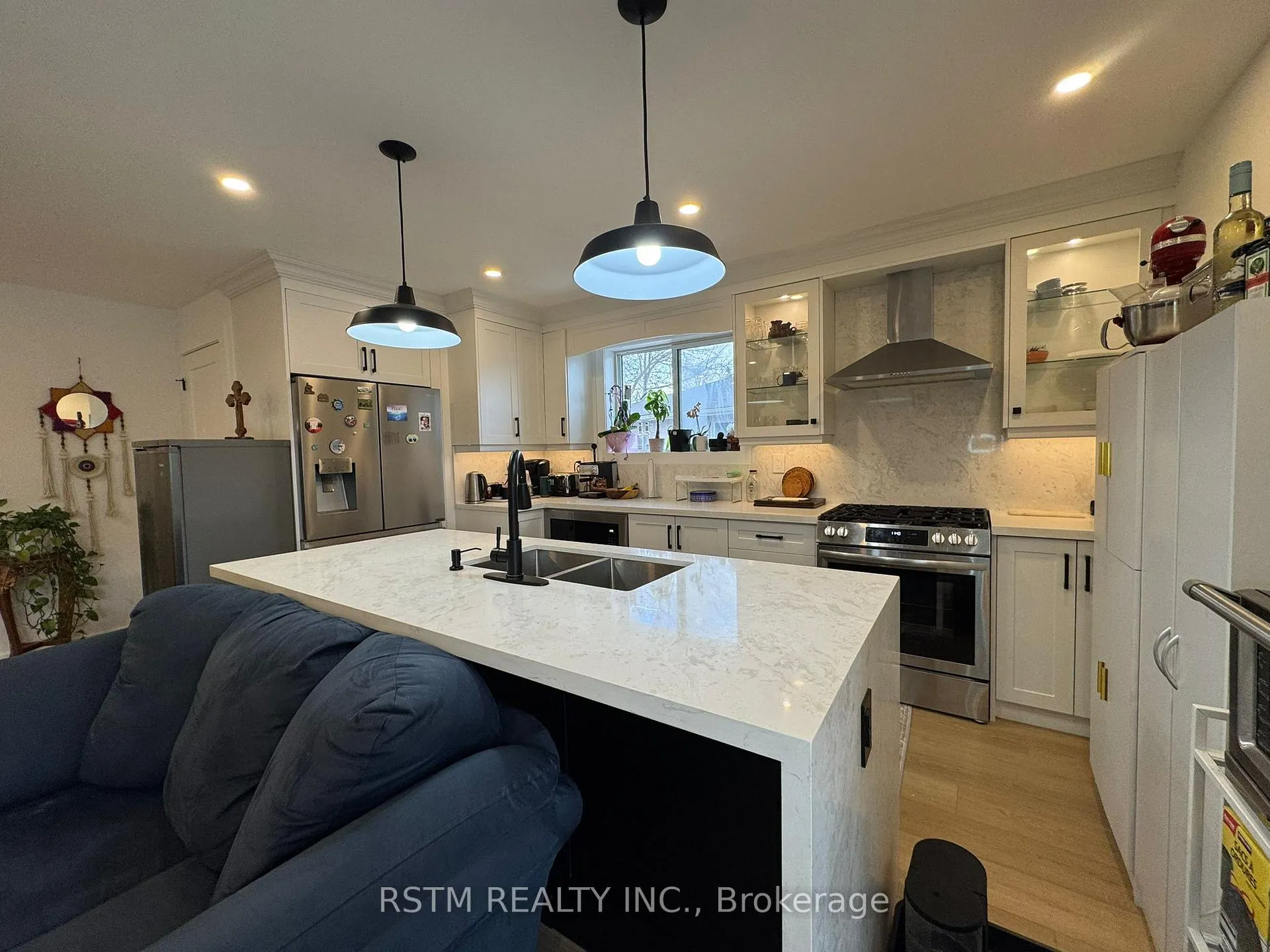 Photo 7 of 650 Mountview Place, Newmarket, Huron Heights-Leslie Valley — HOMEH
