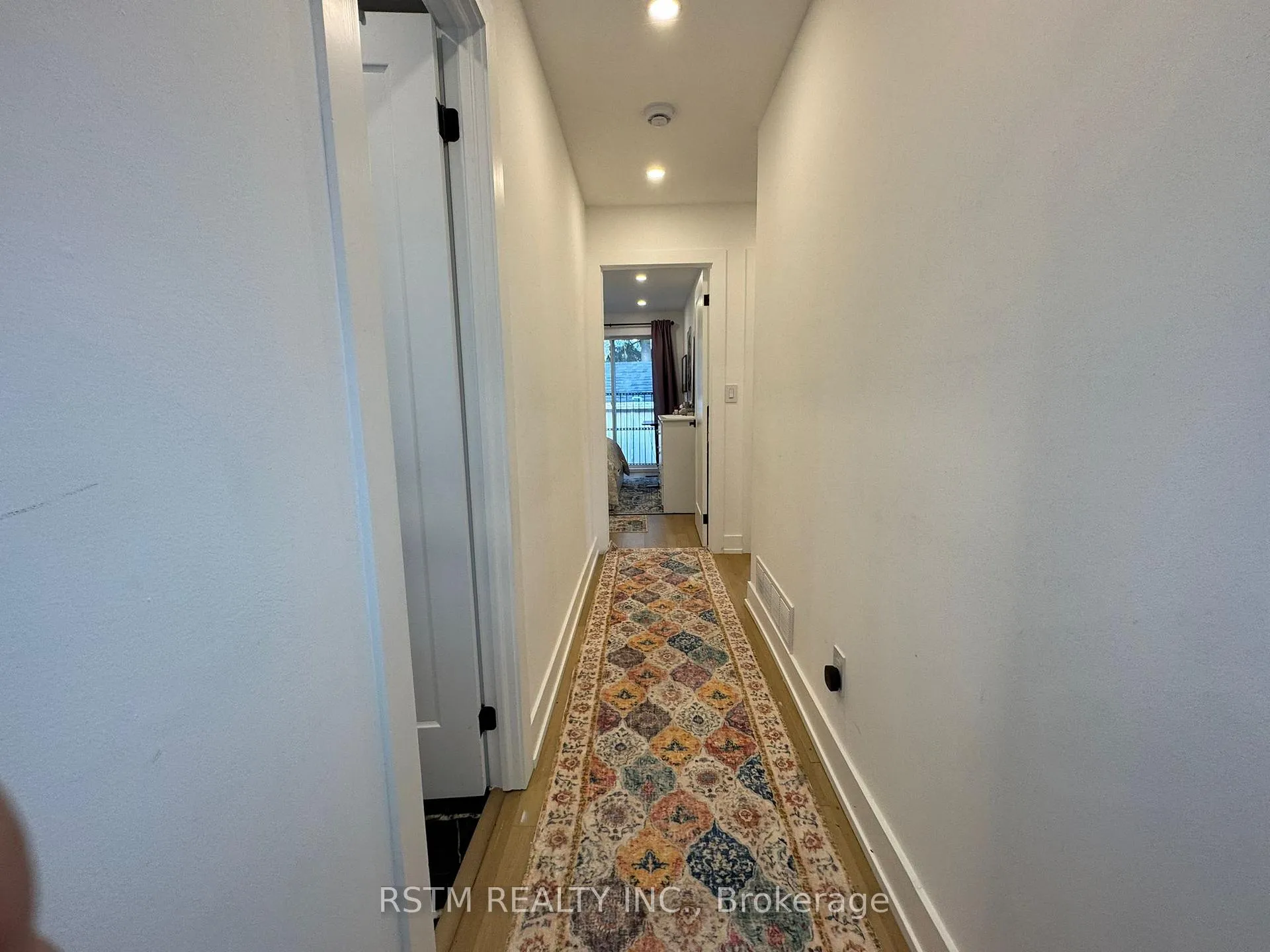Photo 11 of 650 Mountview Place, Newmarket, Huron Heights-Leslie Valley — HOMEH