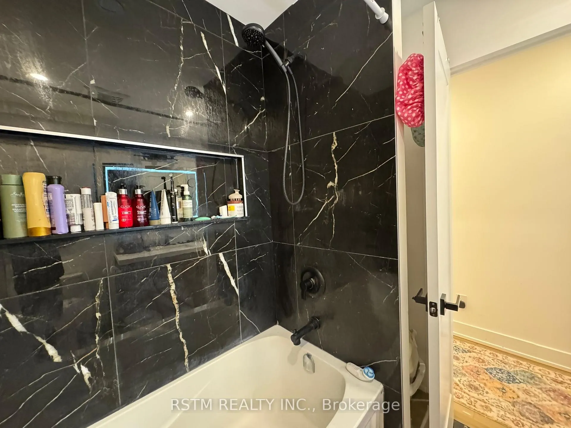 Photo 13 of 650 Mountview Place, Newmarket, Huron Heights-Leslie Valley — HOMEH