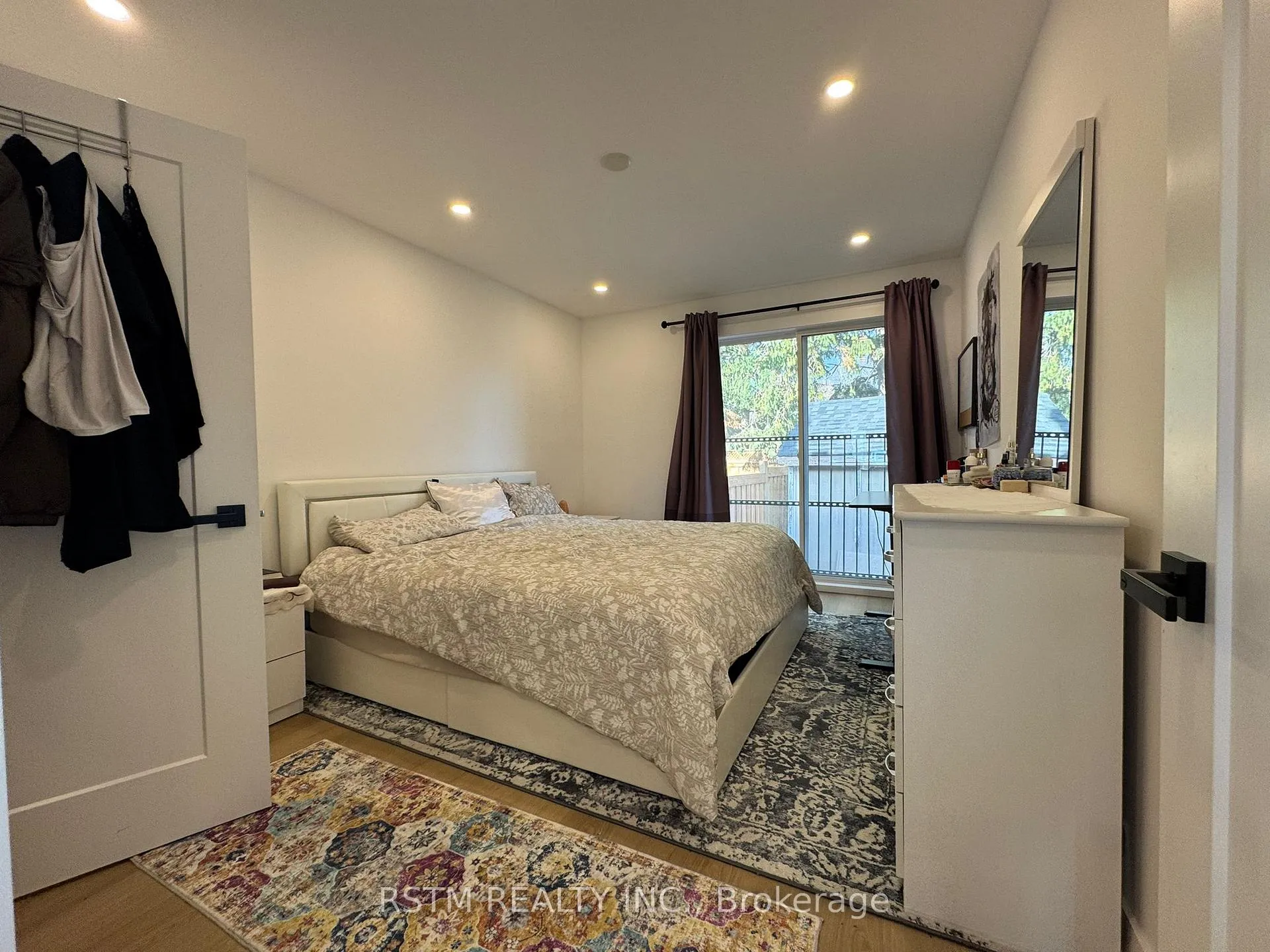 Photo 16 of 650 Mountview Place, Newmarket, Huron Heights-Leslie Valley — HOMEH