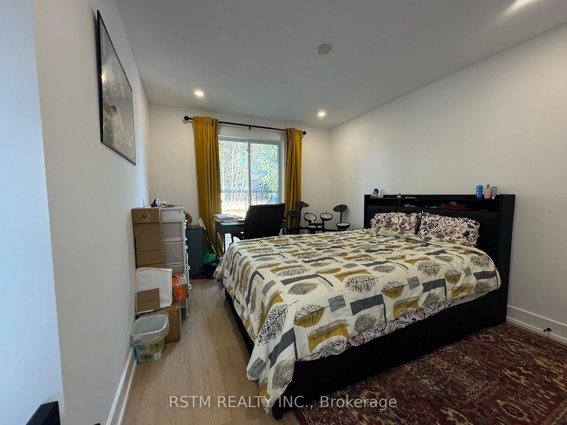 Photo 18 of 650 Mountview Place, Newmarket, Huron Heights-Leslie Valley — HOMEH