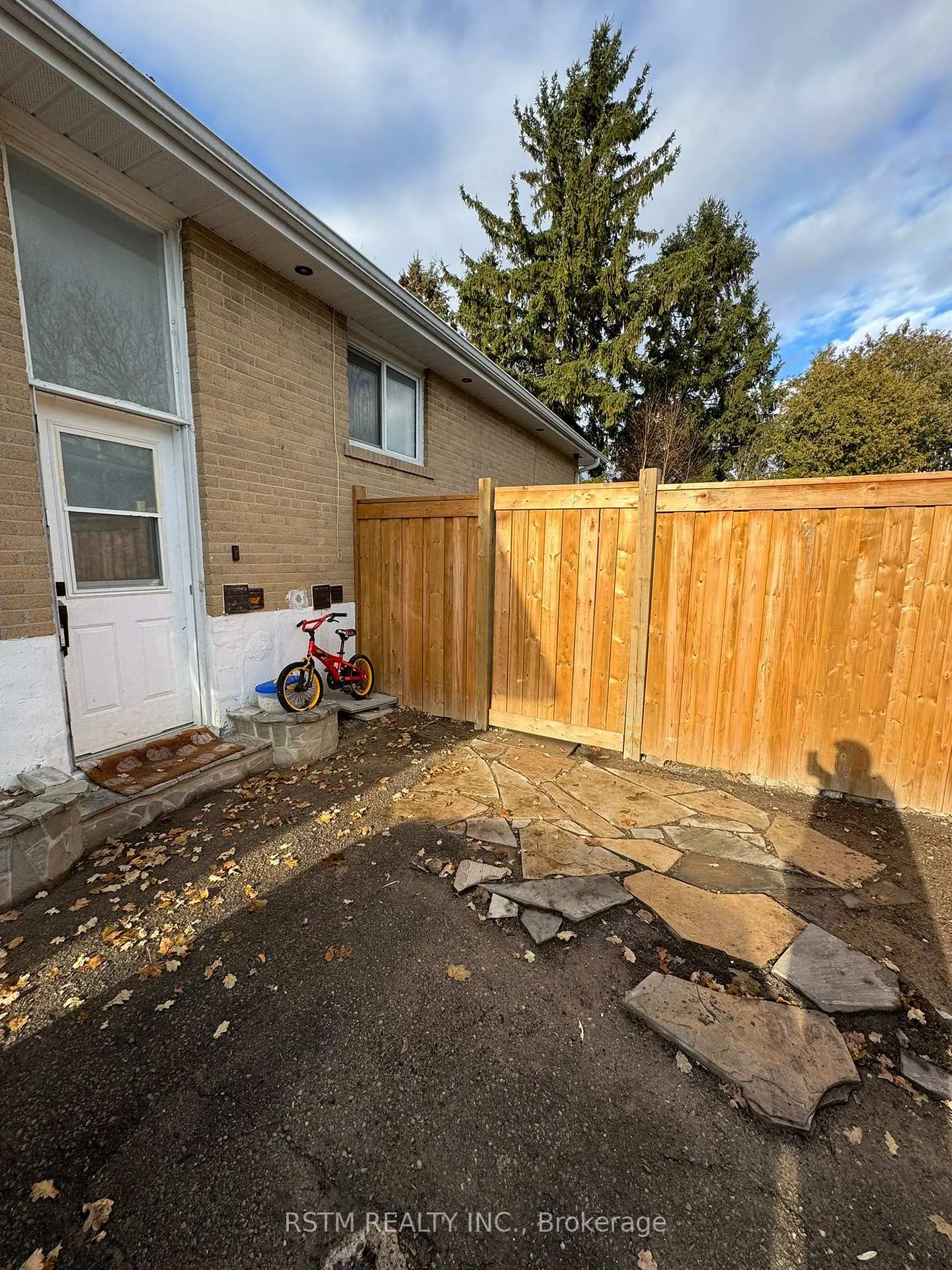 Photo 22 of 650 Mountview Place, Newmarket, Huron Heights-Leslie Valley — HOMEH