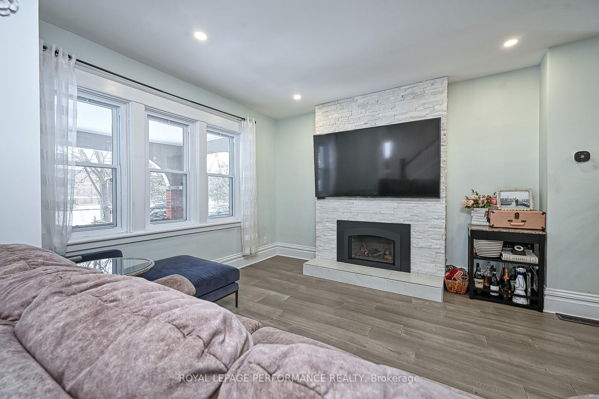 Photo 5 of 86 Maple Lane, Ottawa, Lindenlea — HOMEH