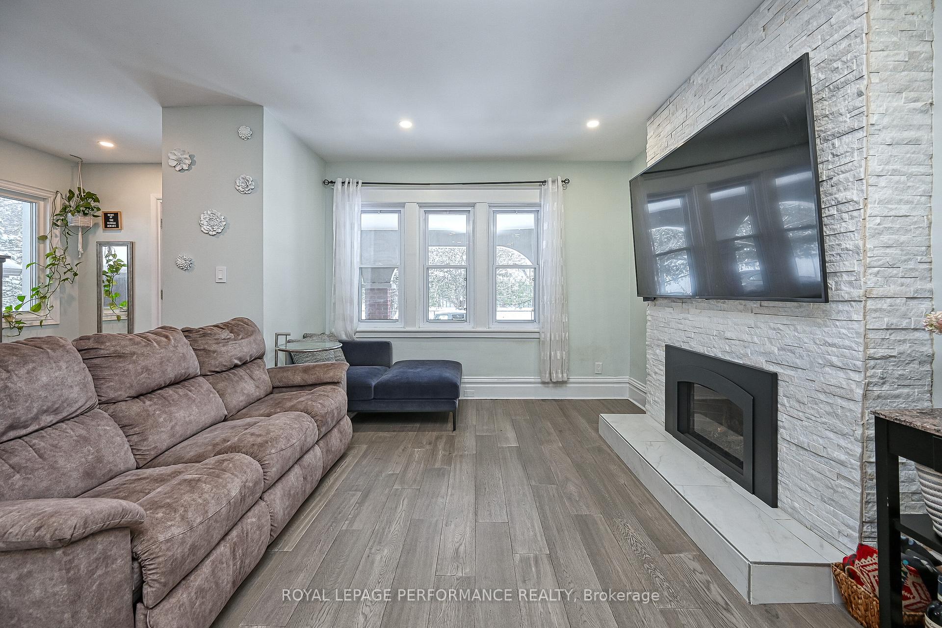 Photo 6 of 86 Maple Lane, Ottawa, Lindenlea — HOMEH