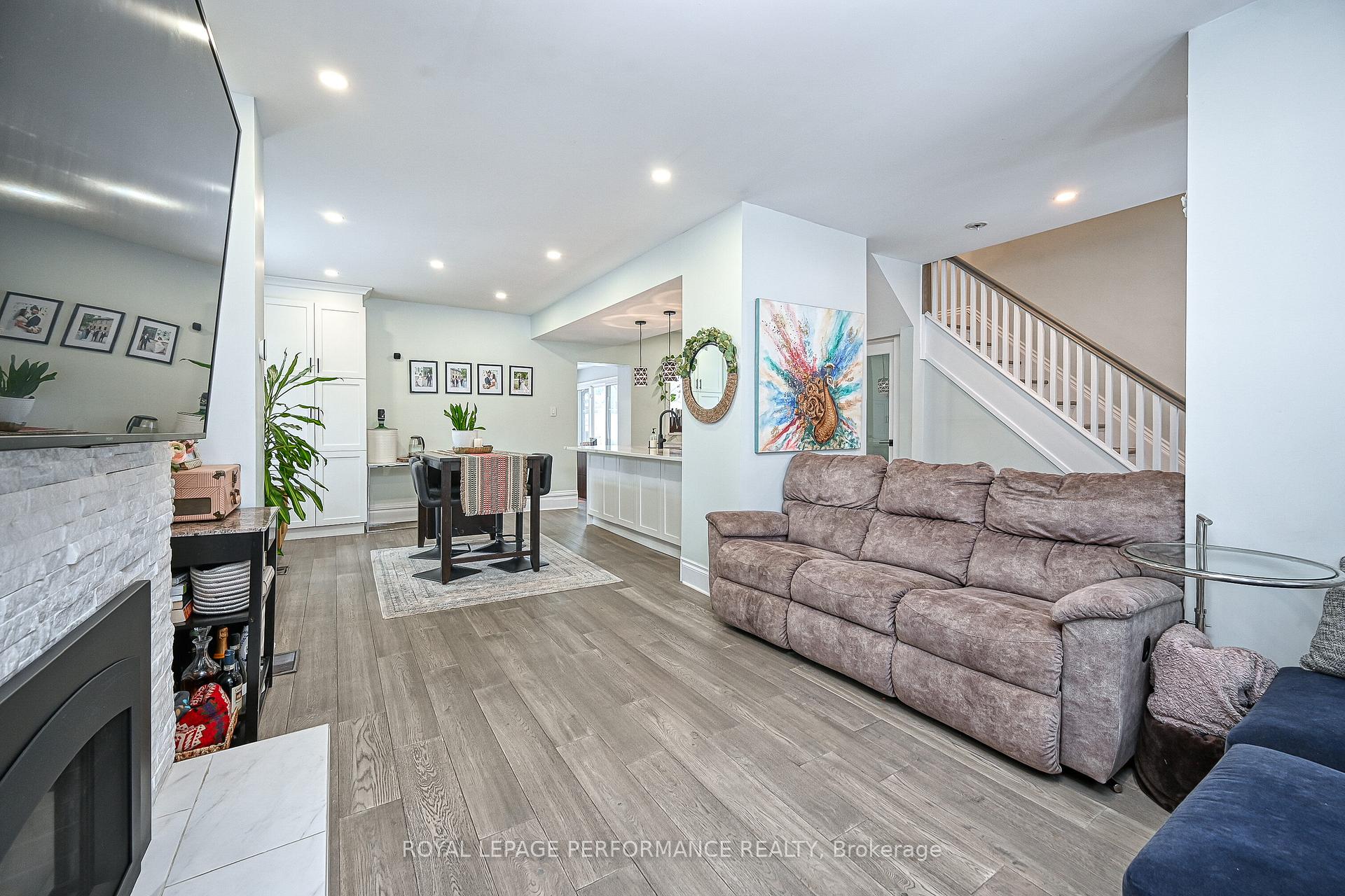 Photo 8 of 86 Maple Lane, Ottawa, Lindenlea — HOMEH