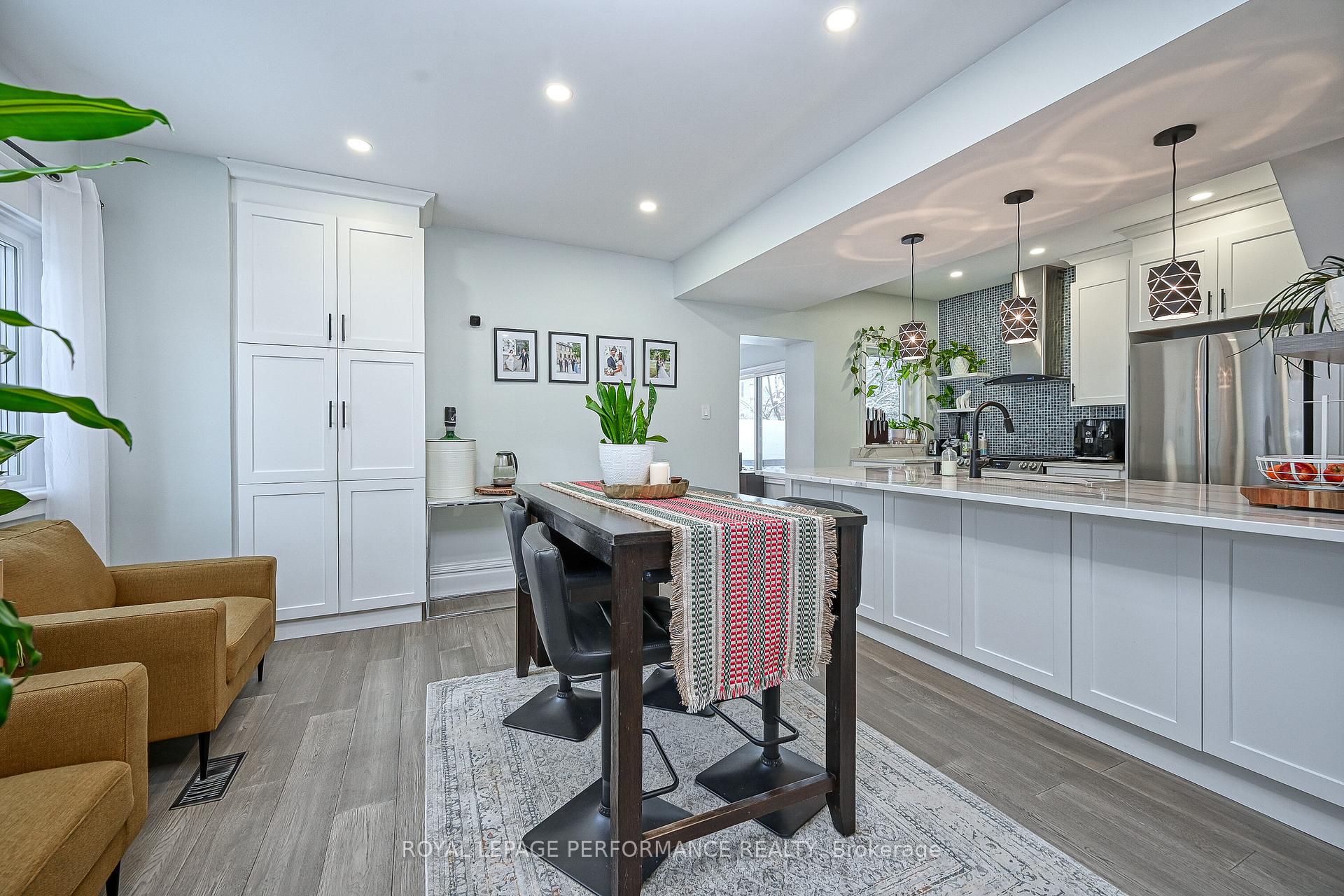 Photo 9 of 86 Maple Lane, Ottawa, Lindenlea — HOMEH