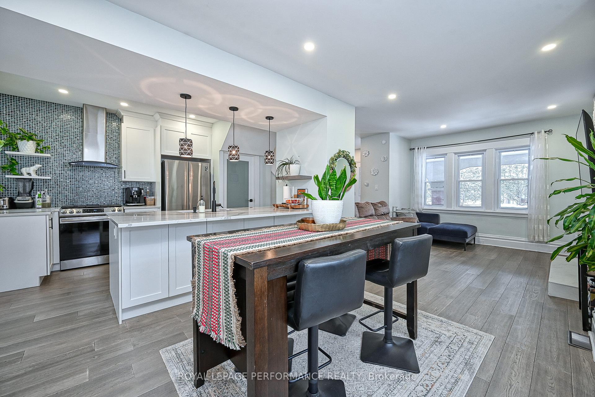 Photo 11 of 86 Maple Lane, Ottawa, Lindenlea — HOMEH