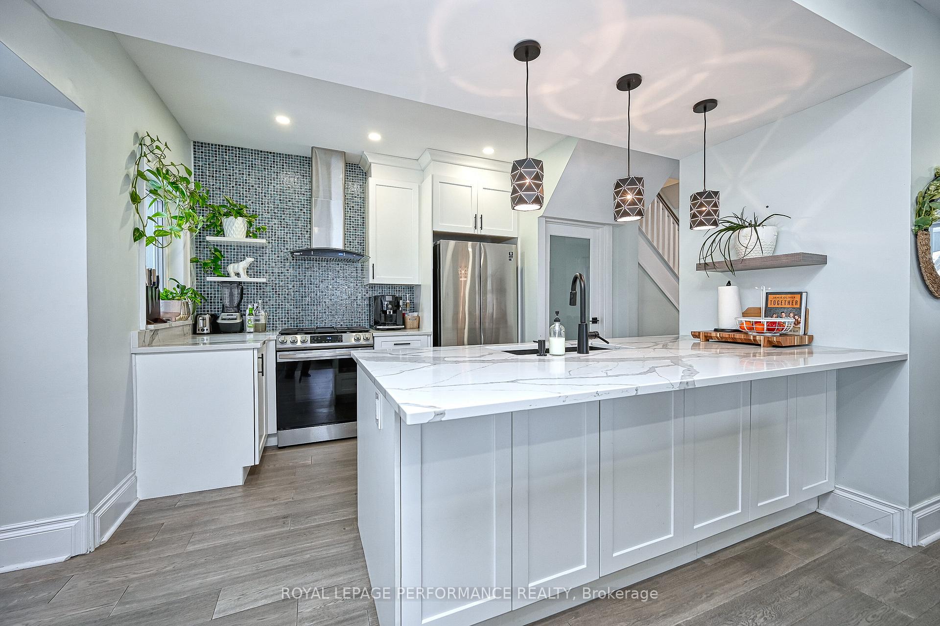Photo 13 of 86 Maple Lane, Ottawa, Lindenlea — HOMEH