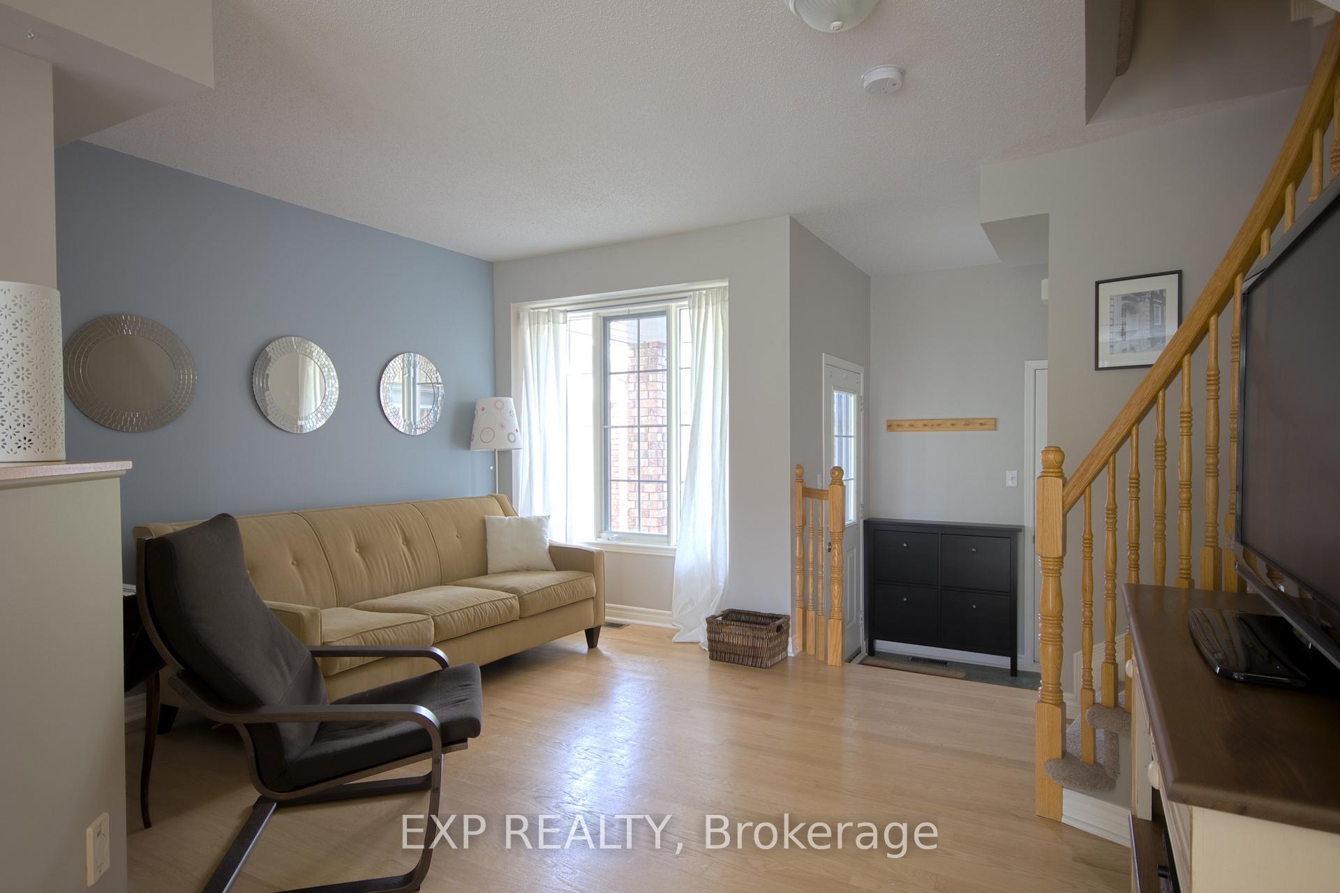 Photo 2 of 46 College Circle, Ottawa, Castle Heights — HOMEH