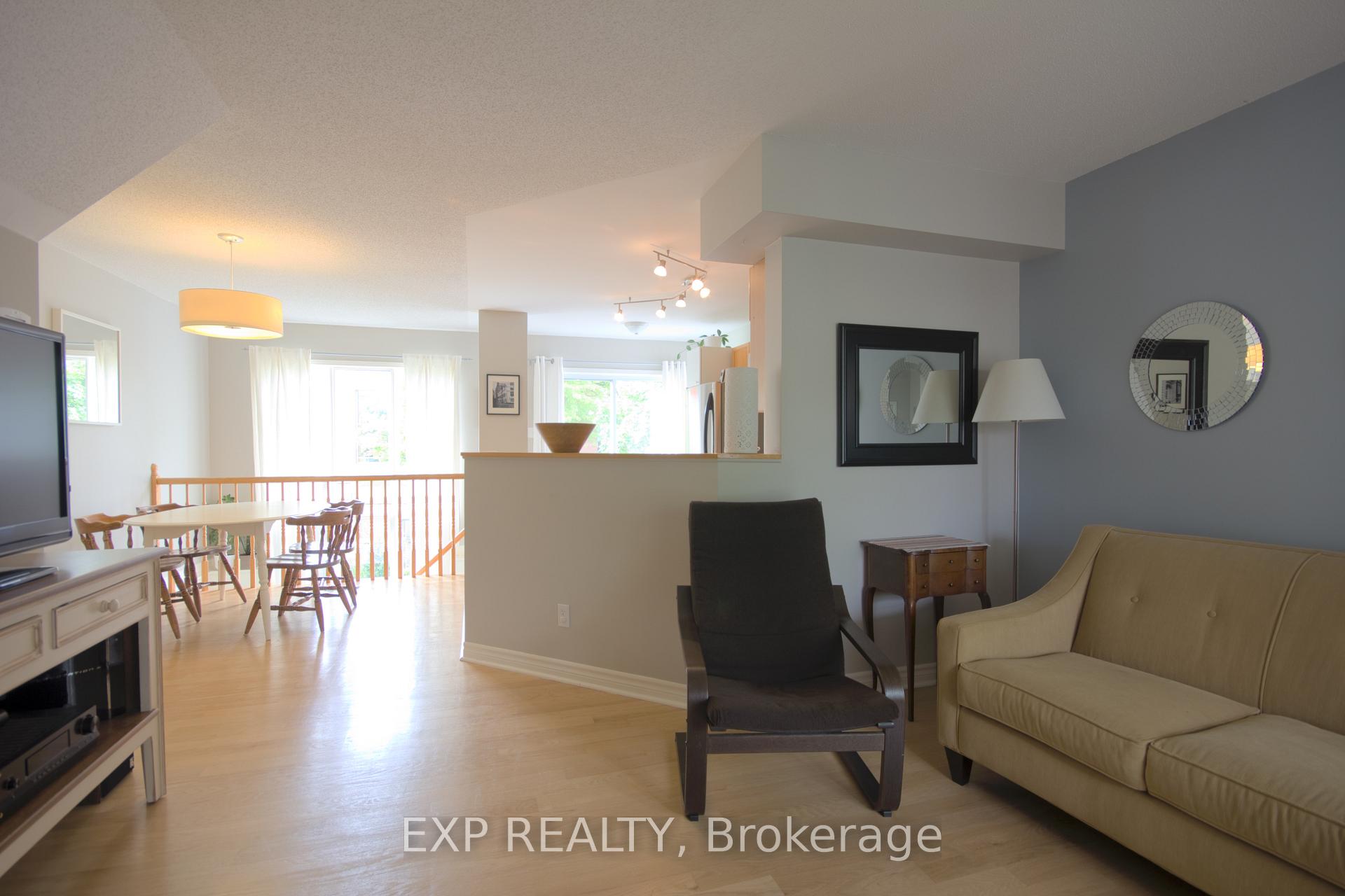 Photo 3 of 46 College Circle, Ottawa, Castle Heights — HOMEH