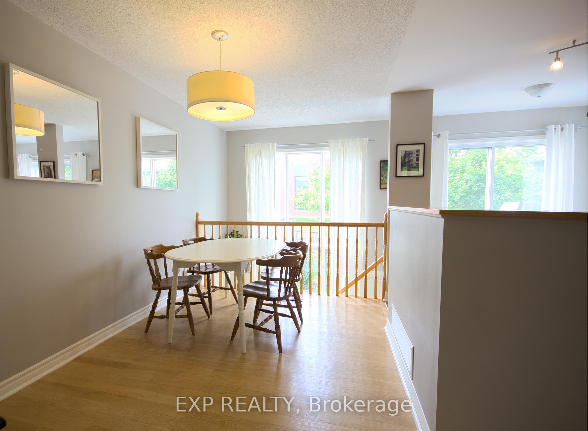 Photo 4 of 46 College Circle, Ottawa, Castle Heights — HOMEH