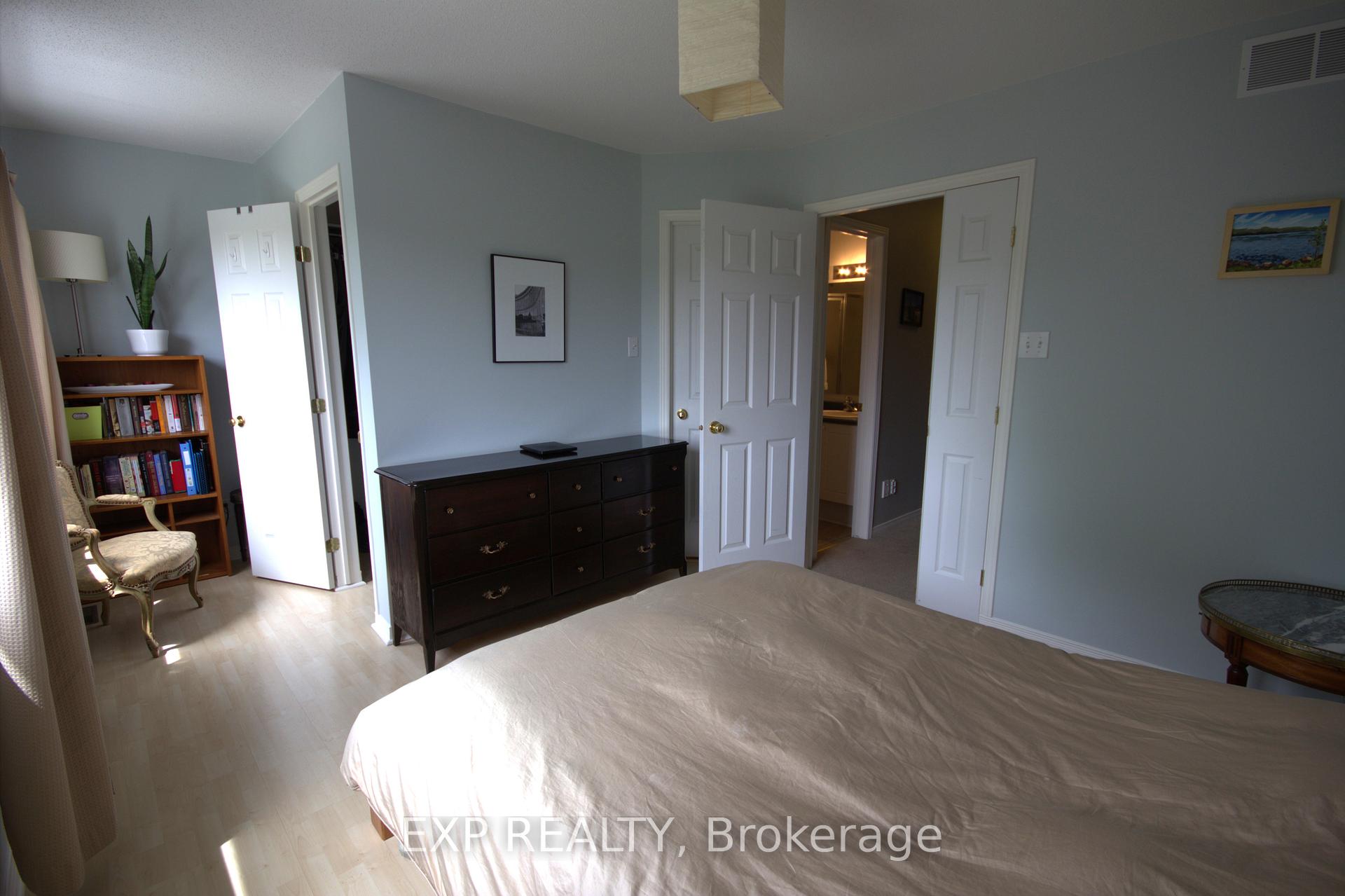 Photo 7 of 46 College Circle, Ottawa, Castle Heights — HOMEH