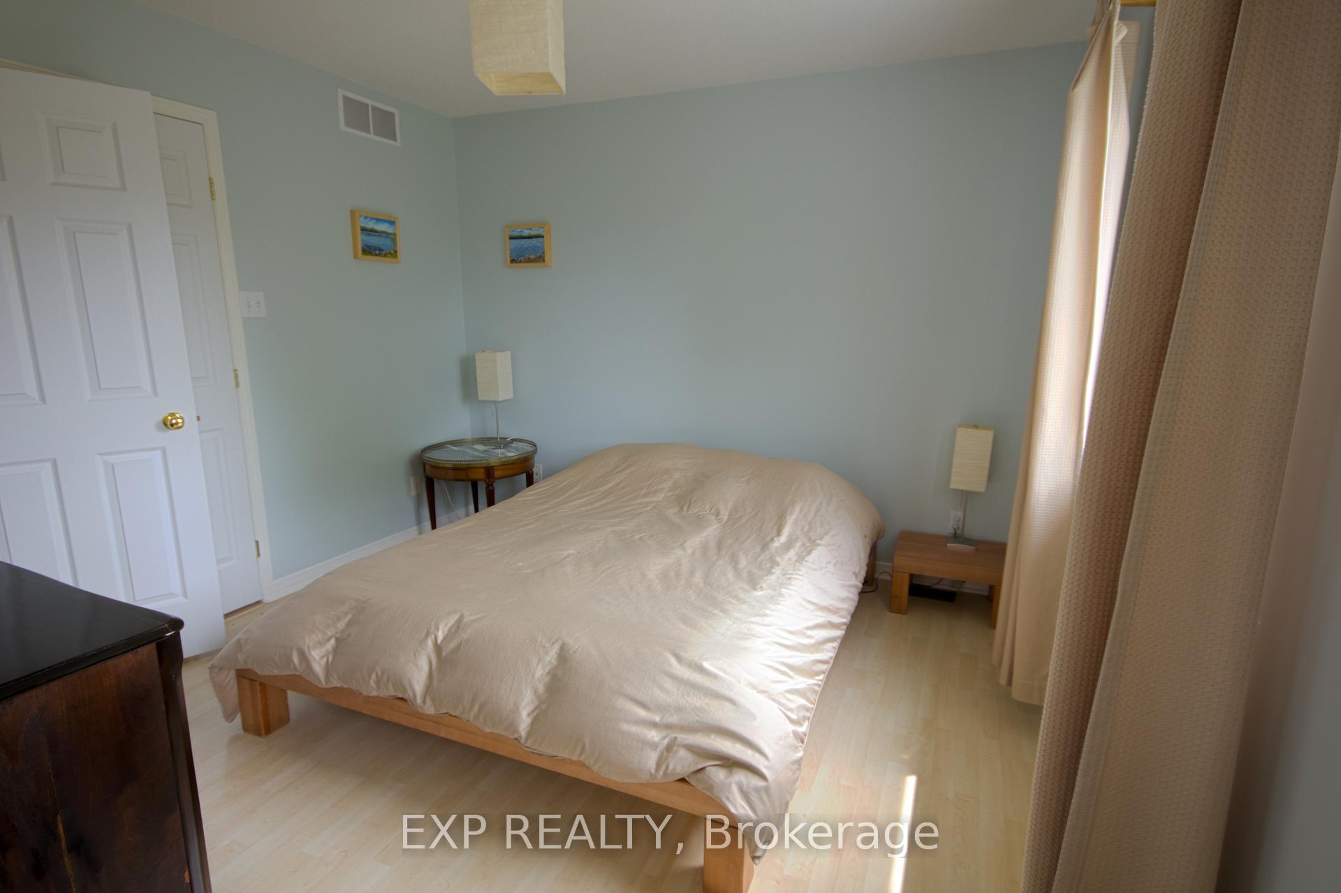 Photo 8 of 46 College Circle, Ottawa, Castle Heights — HOMEH
