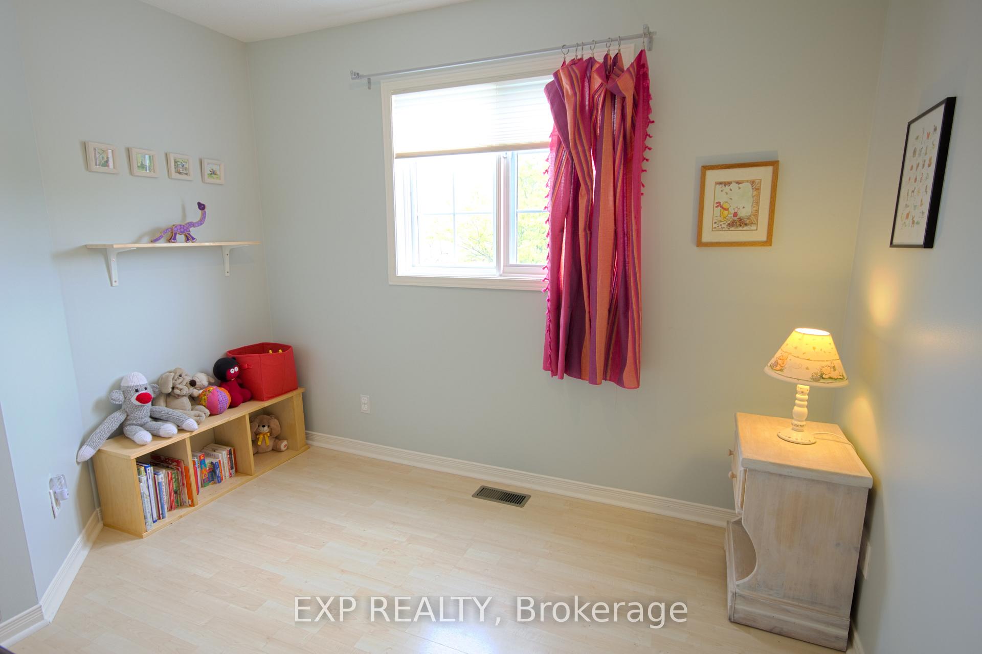 Photo 9 of 46 College Circle, Ottawa, Castle Heights — HOMEH