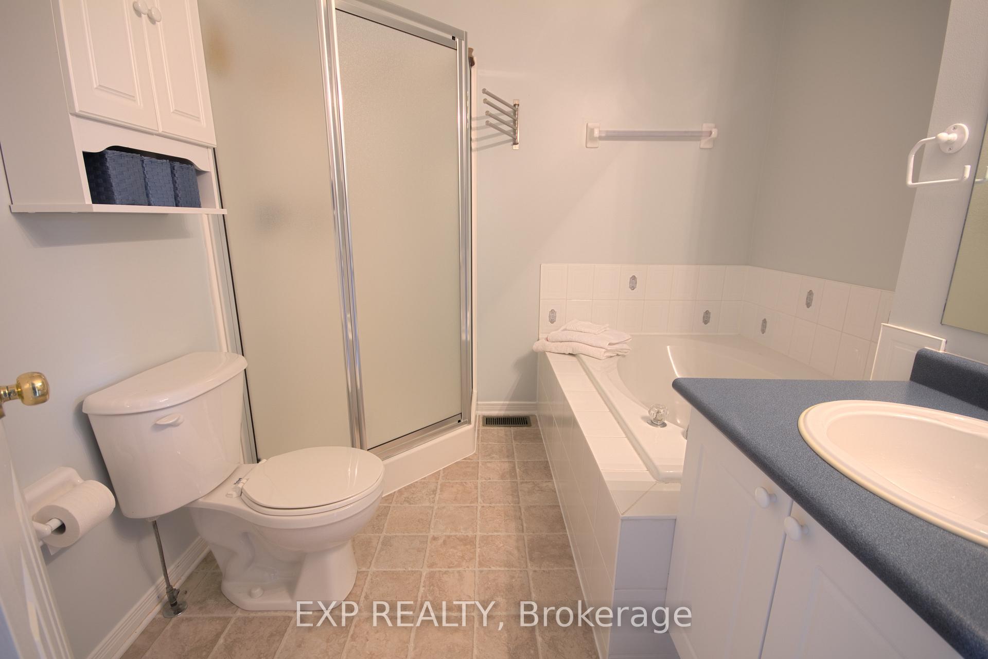 Photo 10 of 46 College Circle, Ottawa, Castle Heights — HOMEH