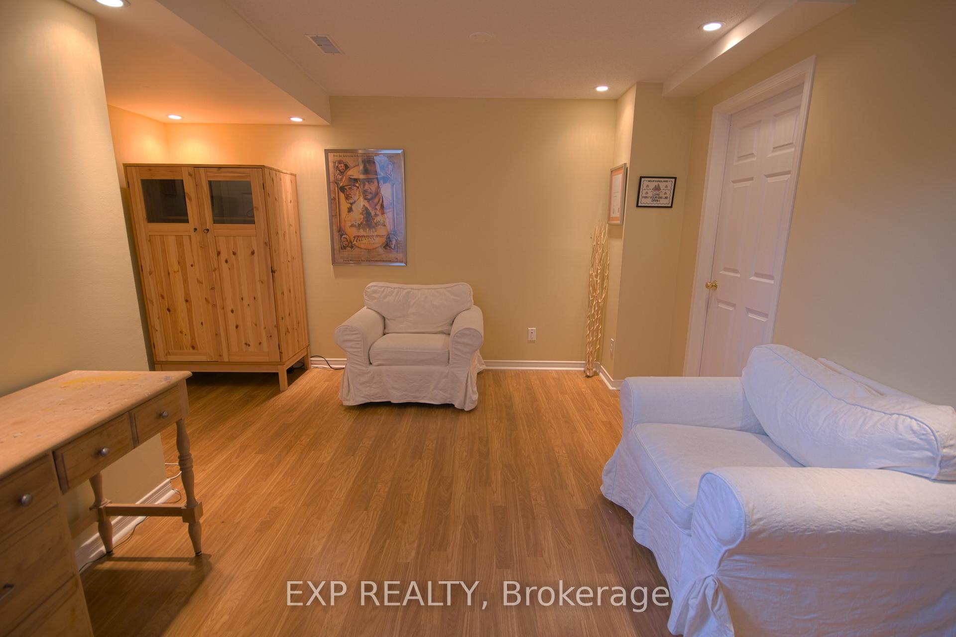 Photo 11 of 46 College Circle, Ottawa, Castle Heights — HOMEH