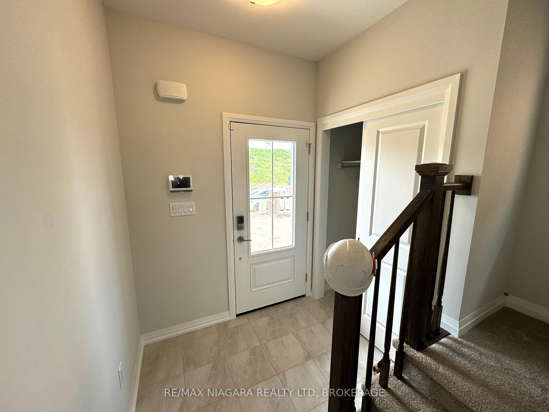 Photo 3 of 33 Saffron Way, Pelham, Fonthill — HOMEH