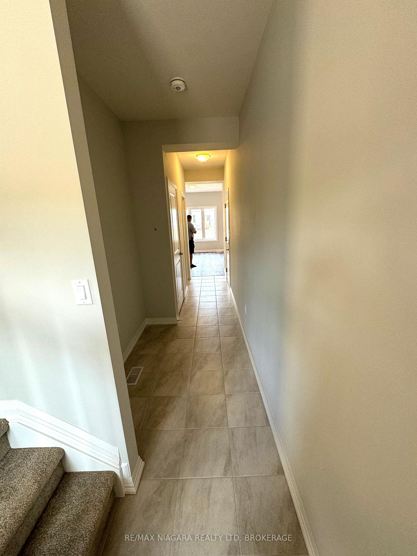 Photo 4 of 33 Saffron Way, Pelham, Fonthill — HOMEH