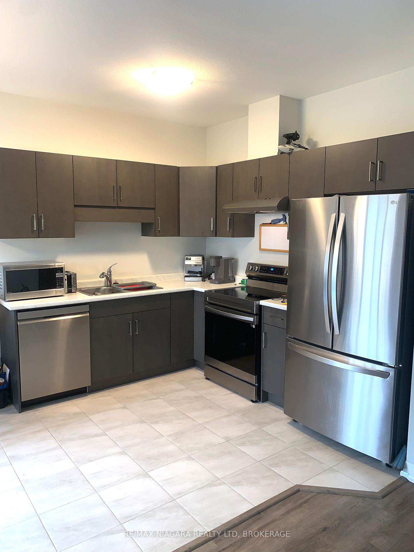 Photo 5 of 33 Saffron Way, Pelham, Fonthill — HOMEH