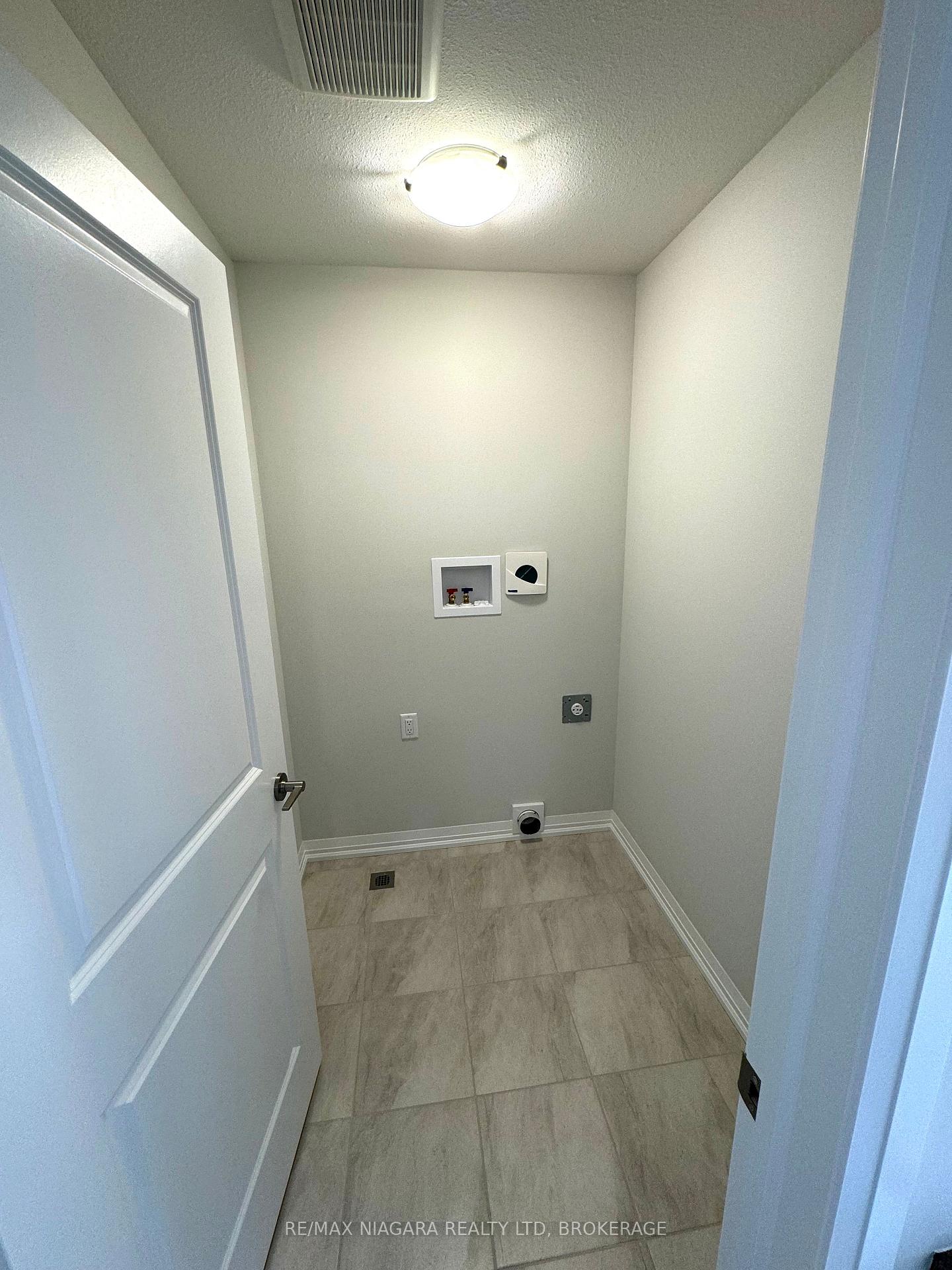 Photo 12 of 33 Saffron Way, Pelham, Fonthill — HOMEH