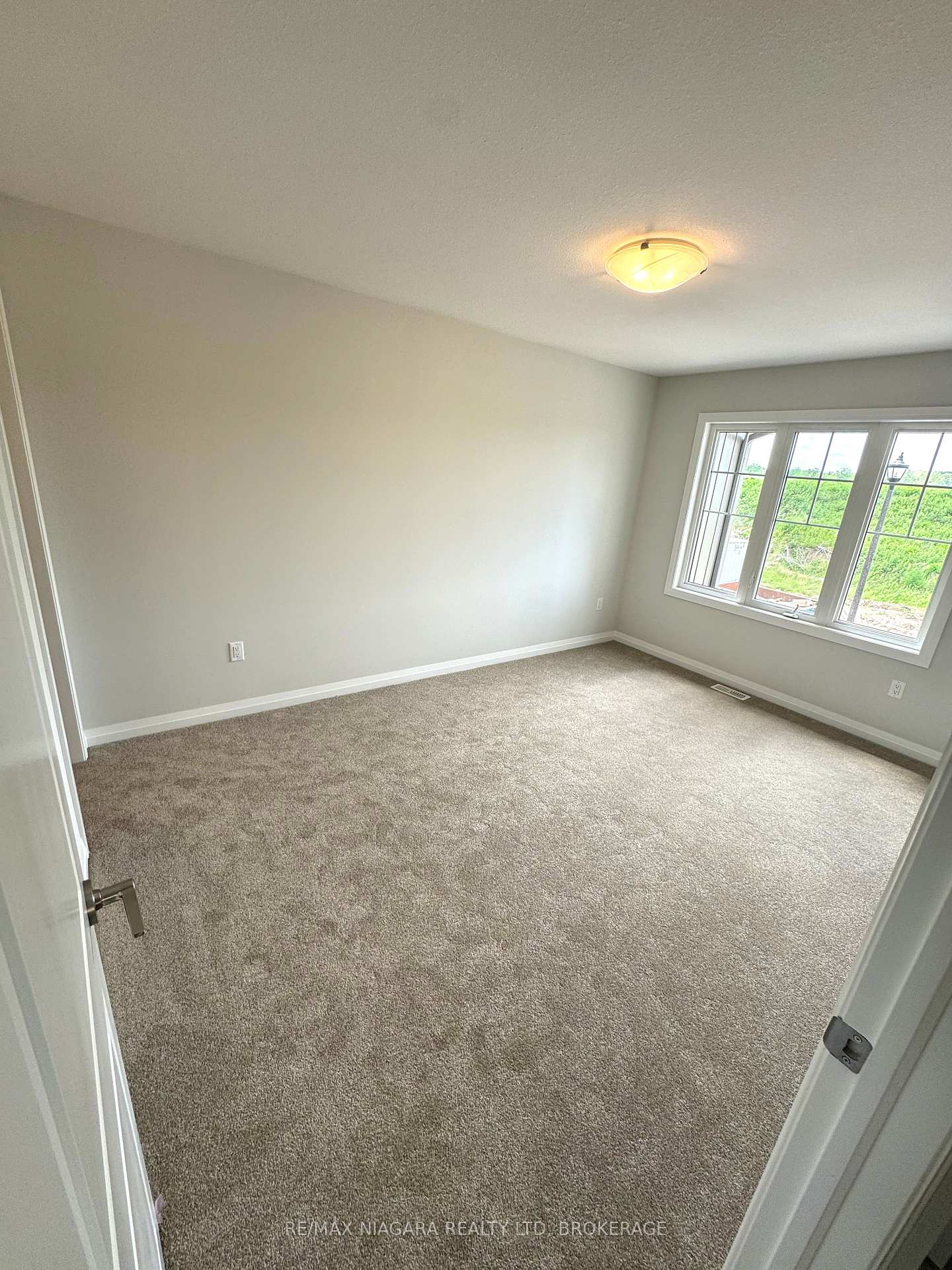 Photo 13 of 33 Saffron Way, Pelham, Fonthill — HOMEH