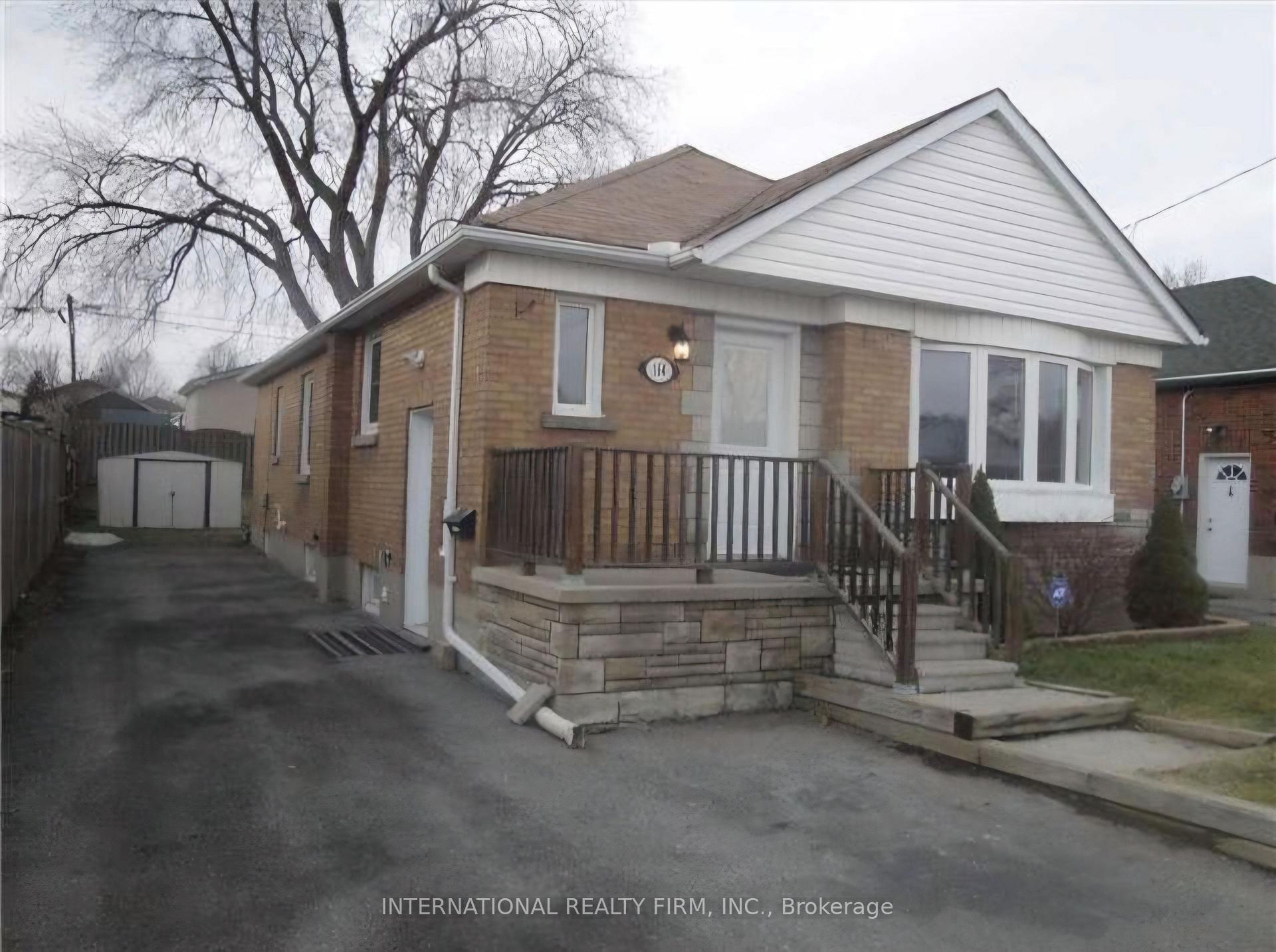 Front of 164 Central Park Boulevard S