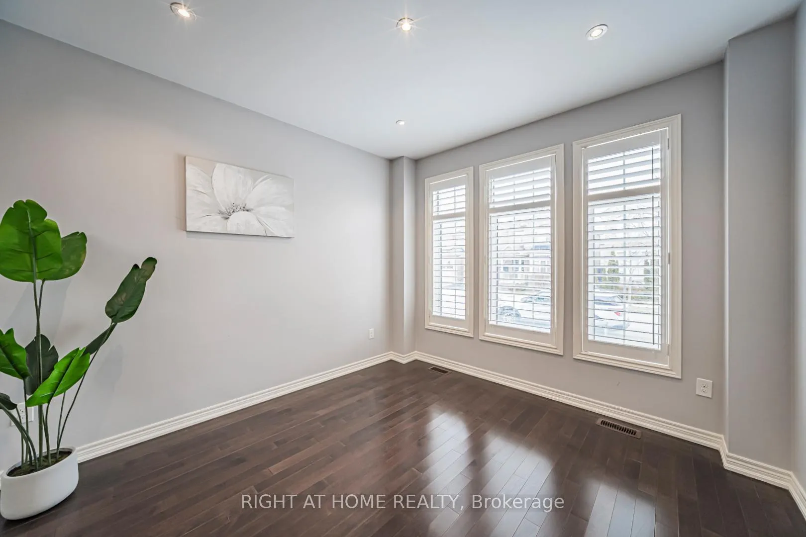 Photo 3 of 3152 Larry Crescent, Oakville, Glenorchy — HOMEH