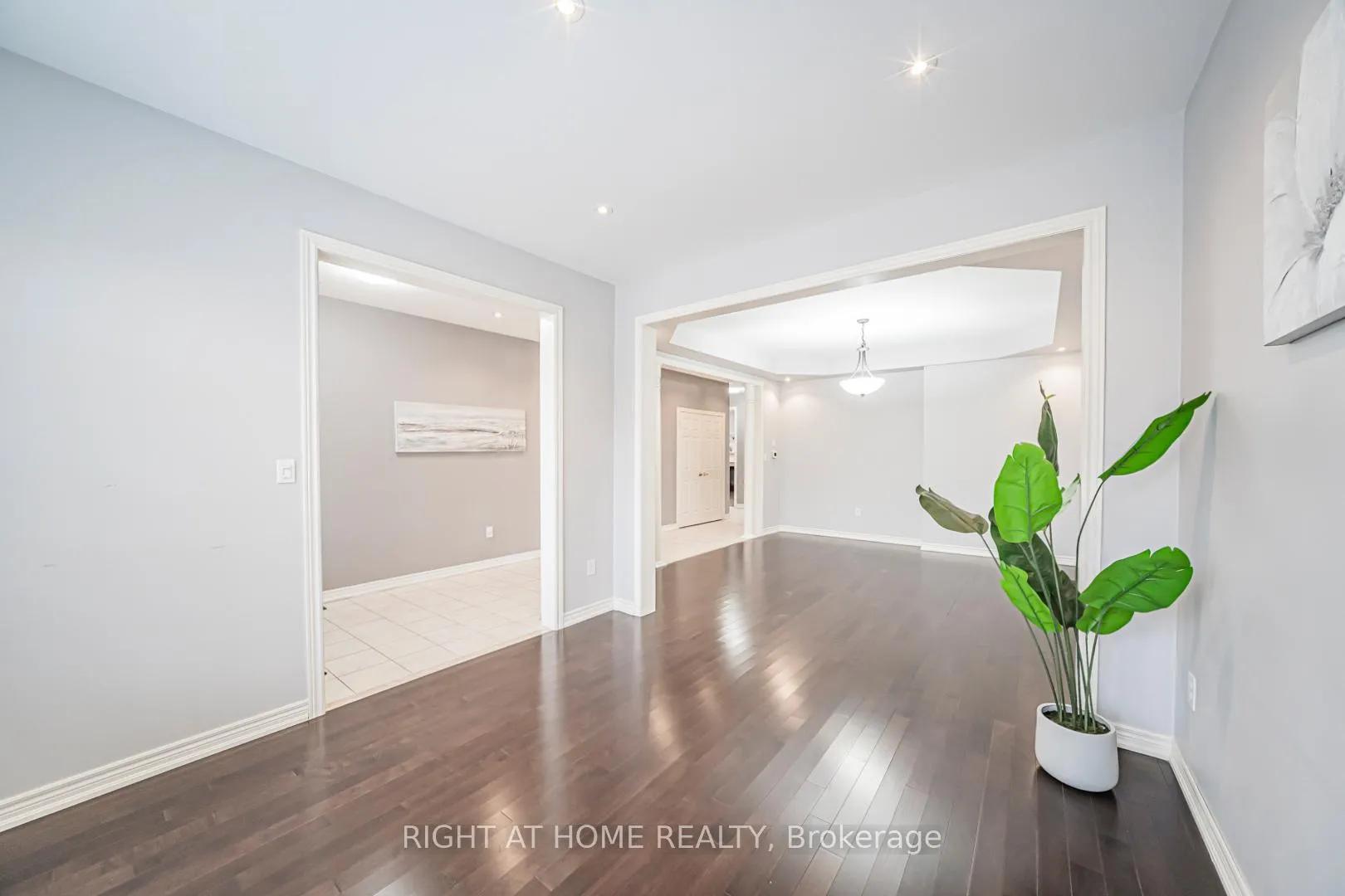 Photo 5 of 3152 Larry Crescent, Oakville, Glenorchy — HOMEH