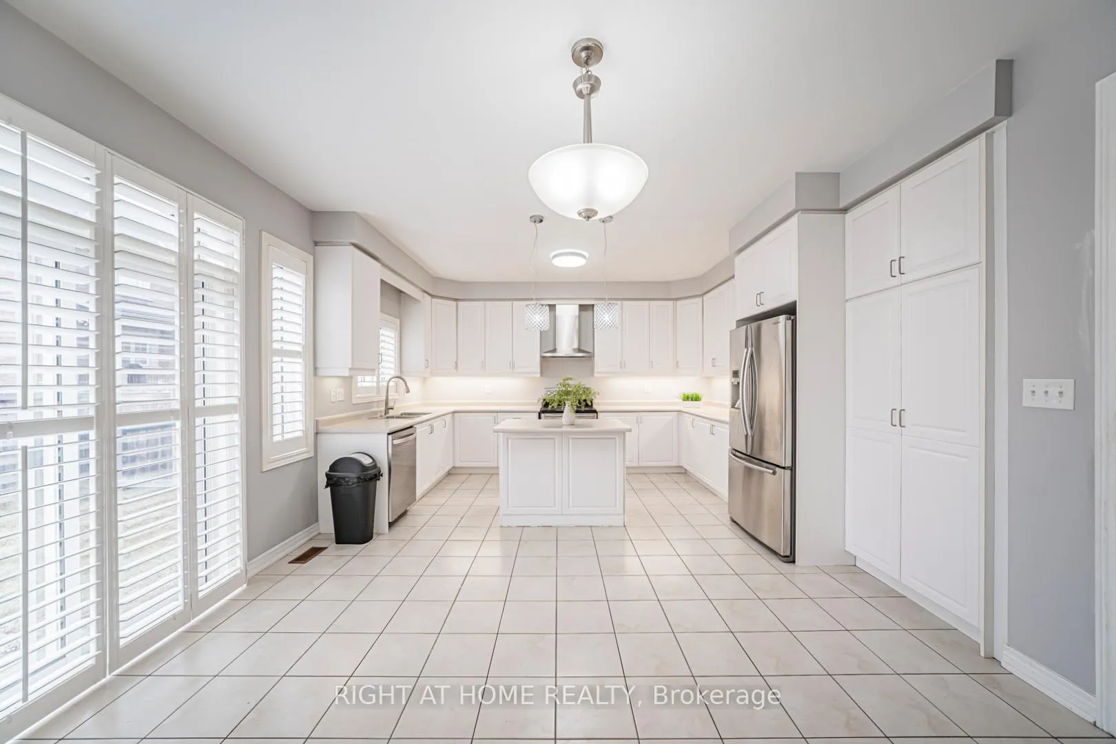 Photo 10 of 3152 Larry Crescent, Oakville, Glenorchy — HOMEH