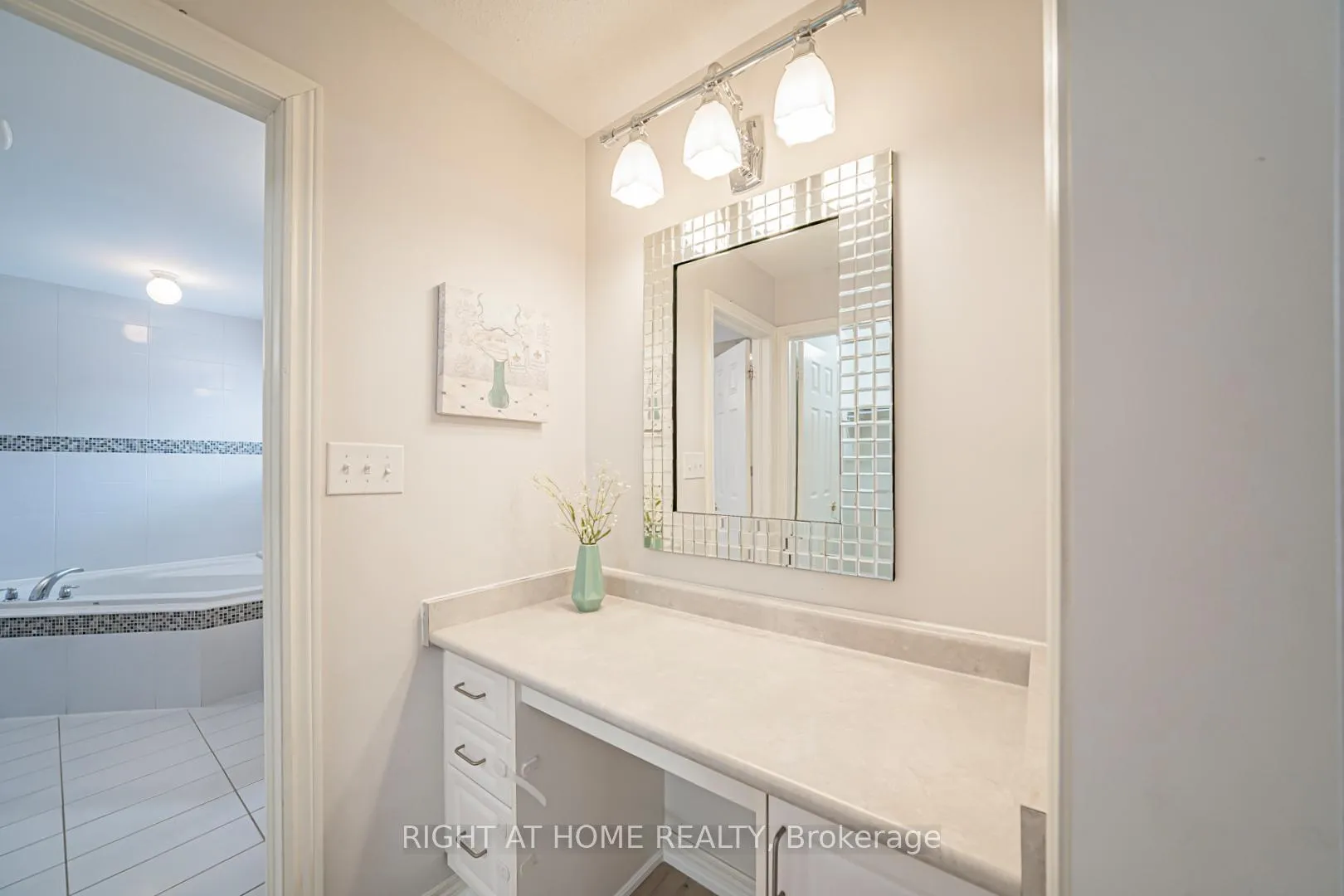 Photo 13 of 3152 Larry Crescent, Oakville, Glenorchy — HOMEH