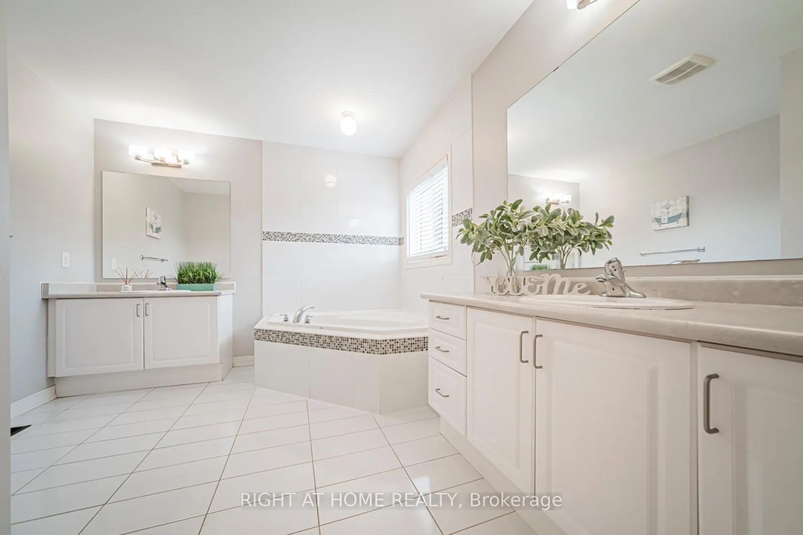 Photo 14 of 3152 Larry Crescent, Oakville, Glenorchy — HOMEH
