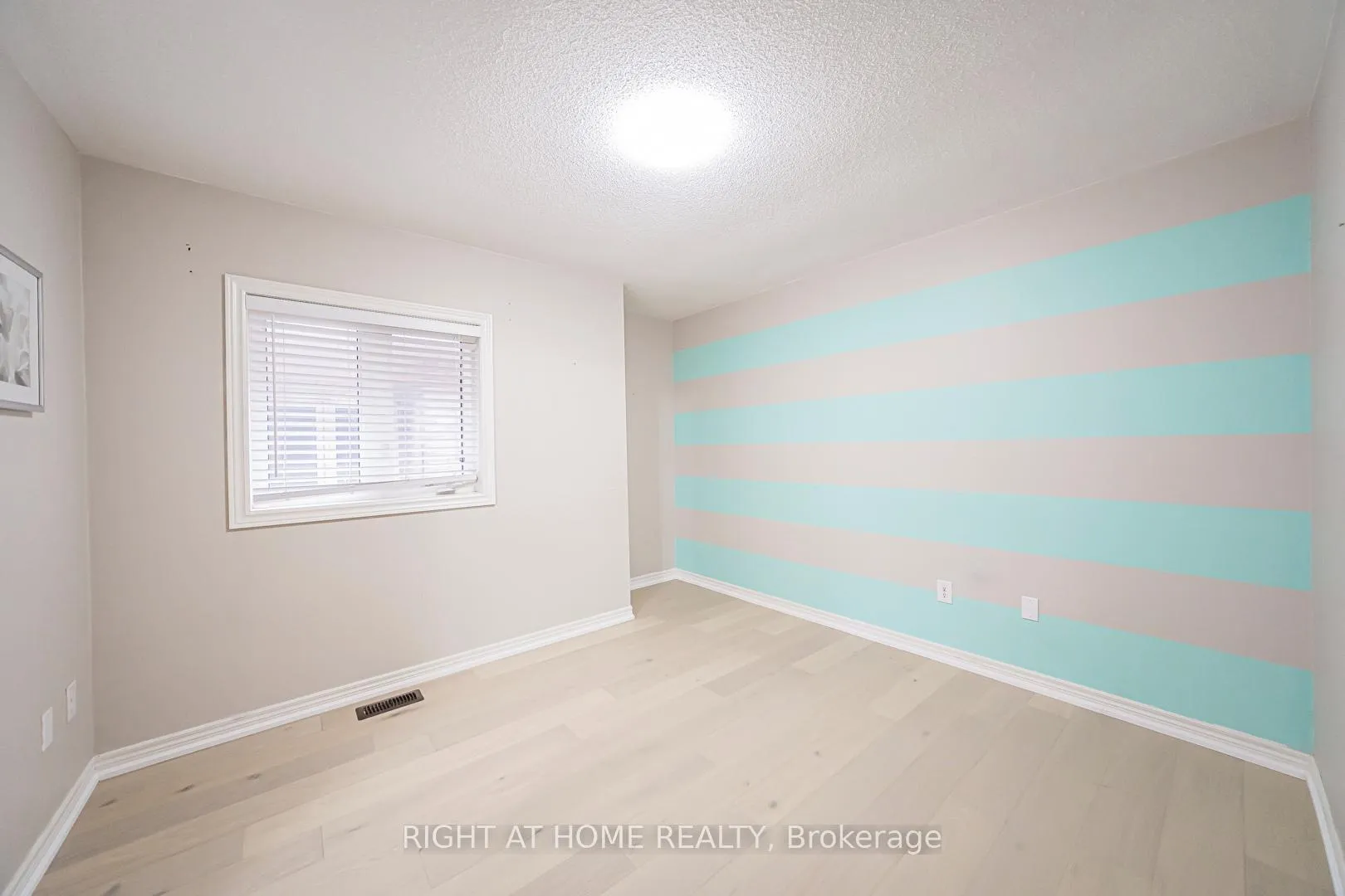 Photo 15 of 3152 Larry Crescent, Oakville, Glenorchy — HOMEH