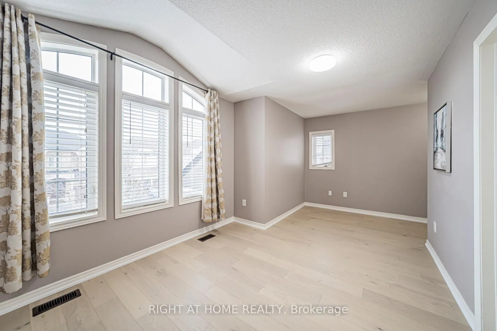 Photo 20 of 3152 Larry Crescent, Oakville, Glenorchy — HOMEH