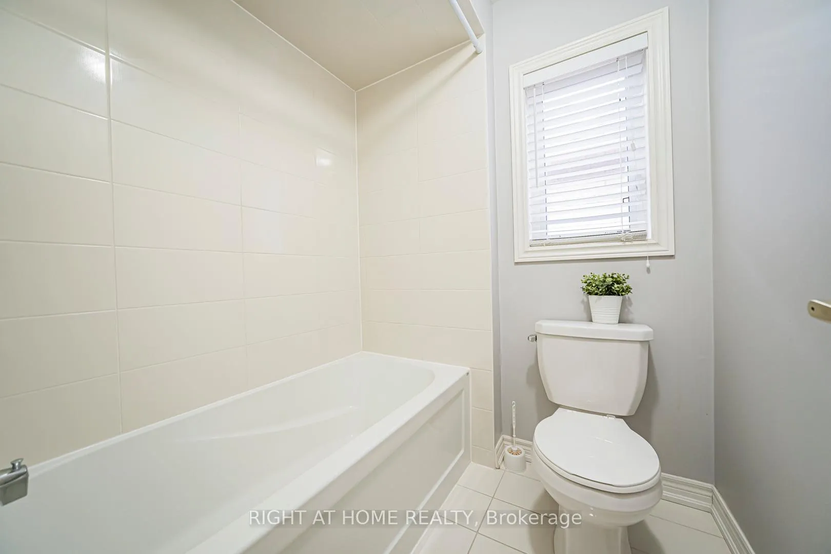 Photo 22 of 3152 Larry Crescent, Oakville, Glenorchy — HOMEH