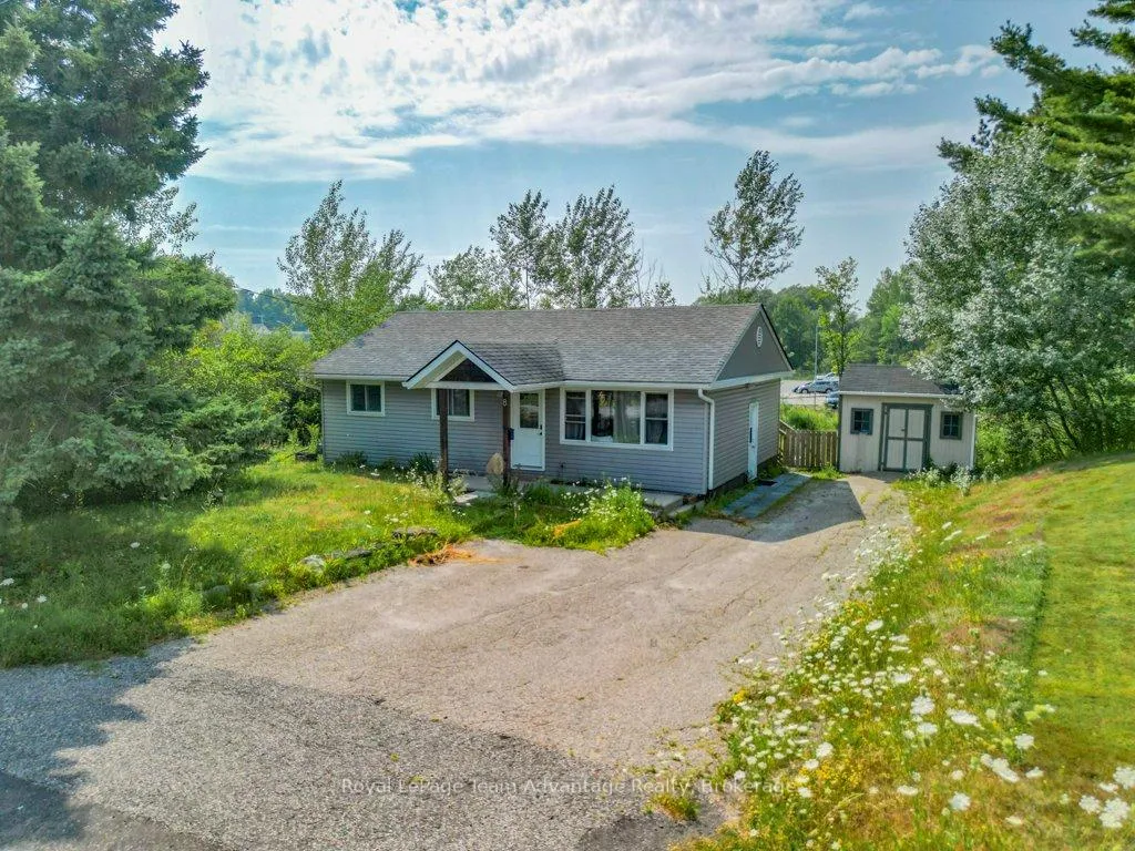 Photo 2 of 8 Edward Street, Parry Sound — HOMEH