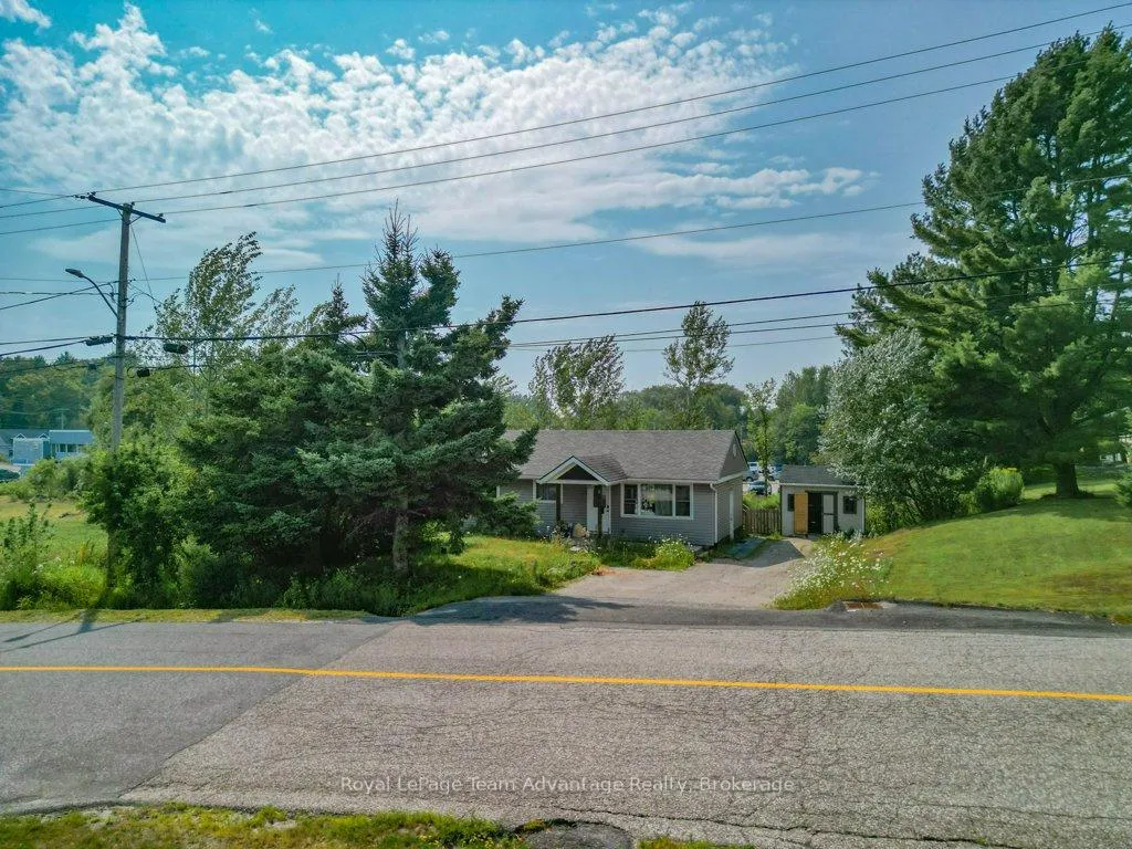 Photo 3 of 8 Edward Street, Parry Sound — HOMEH