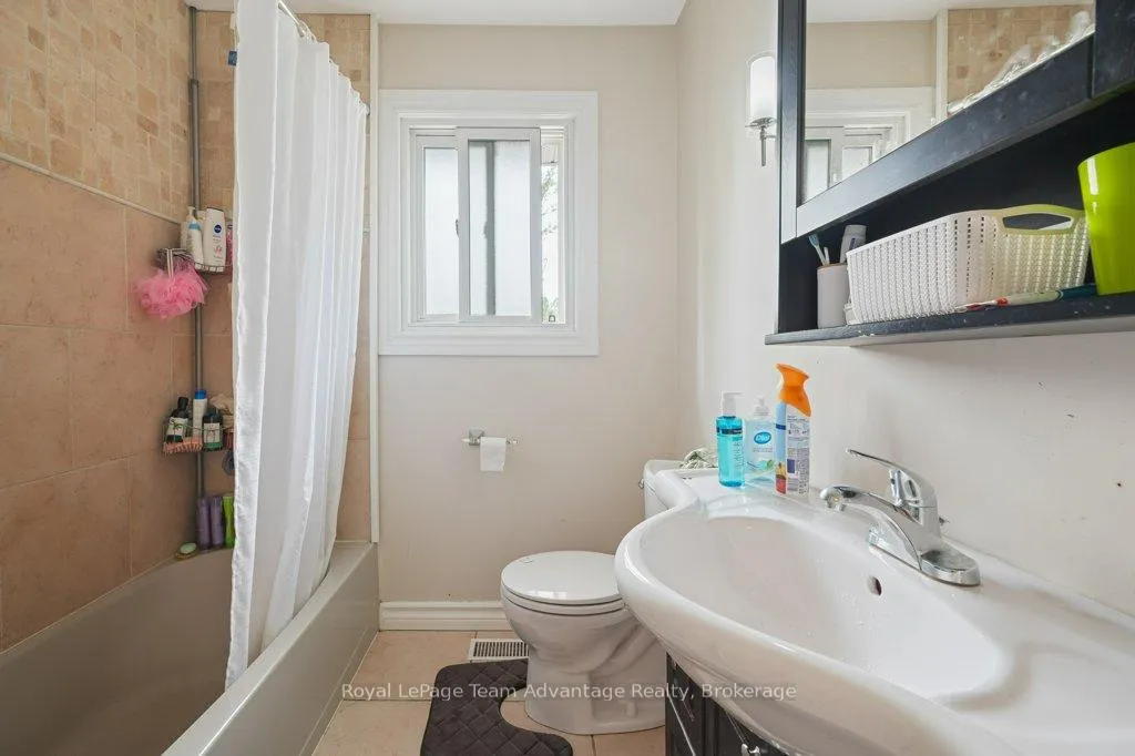 Photo 10 of 8 Edward Street, Parry Sound — HOMEH