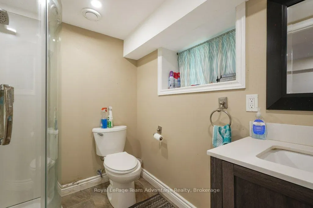 Photo 14 of 8 Edward Street, Parry Sound — HOMEH