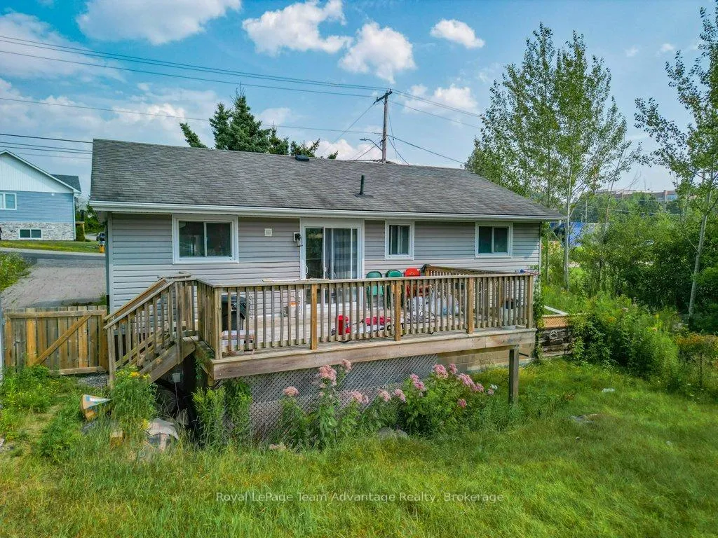 Photo 21 of 8 Edward Street, Parry Sound — HOMEH