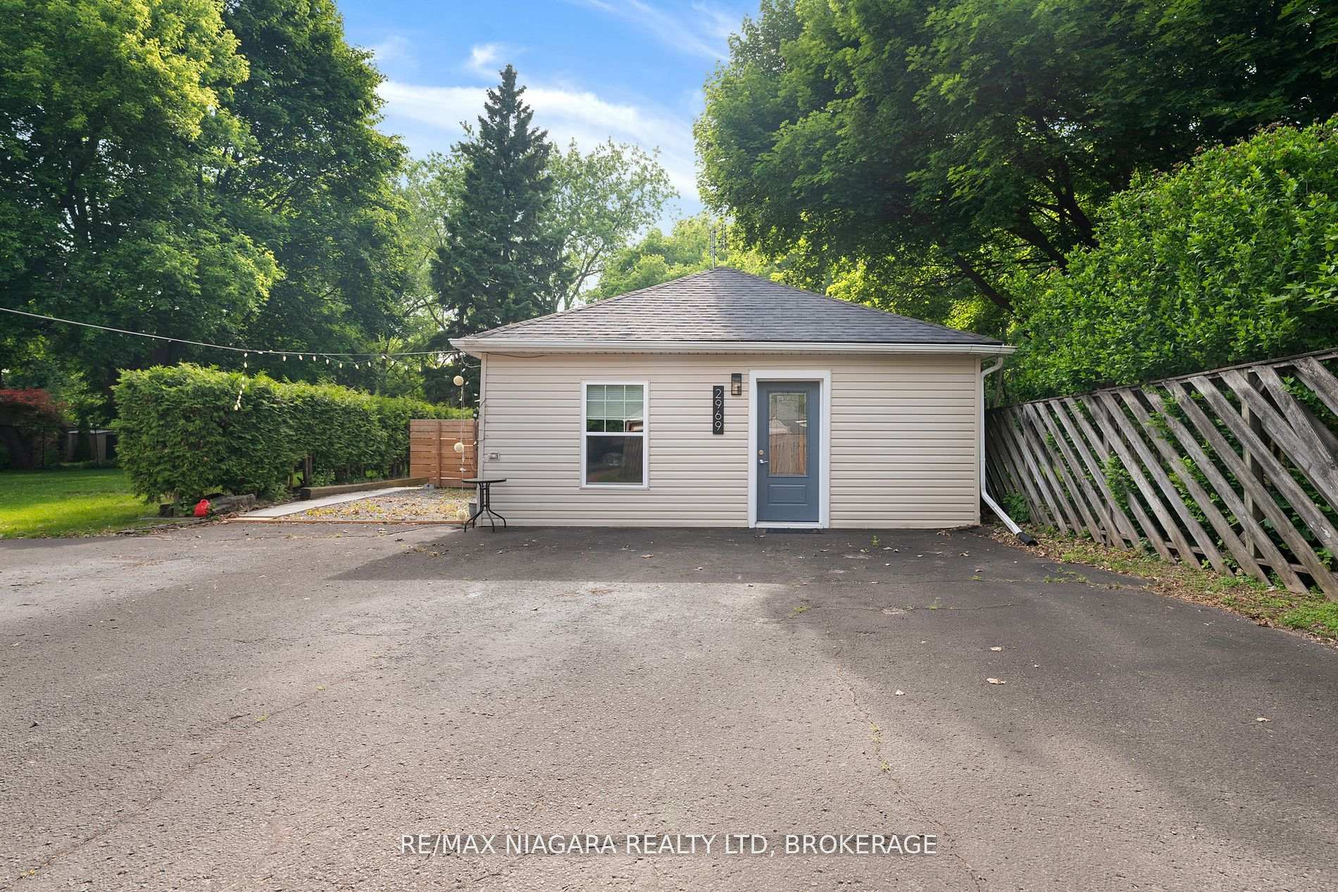 Front of 2971 Portage Road