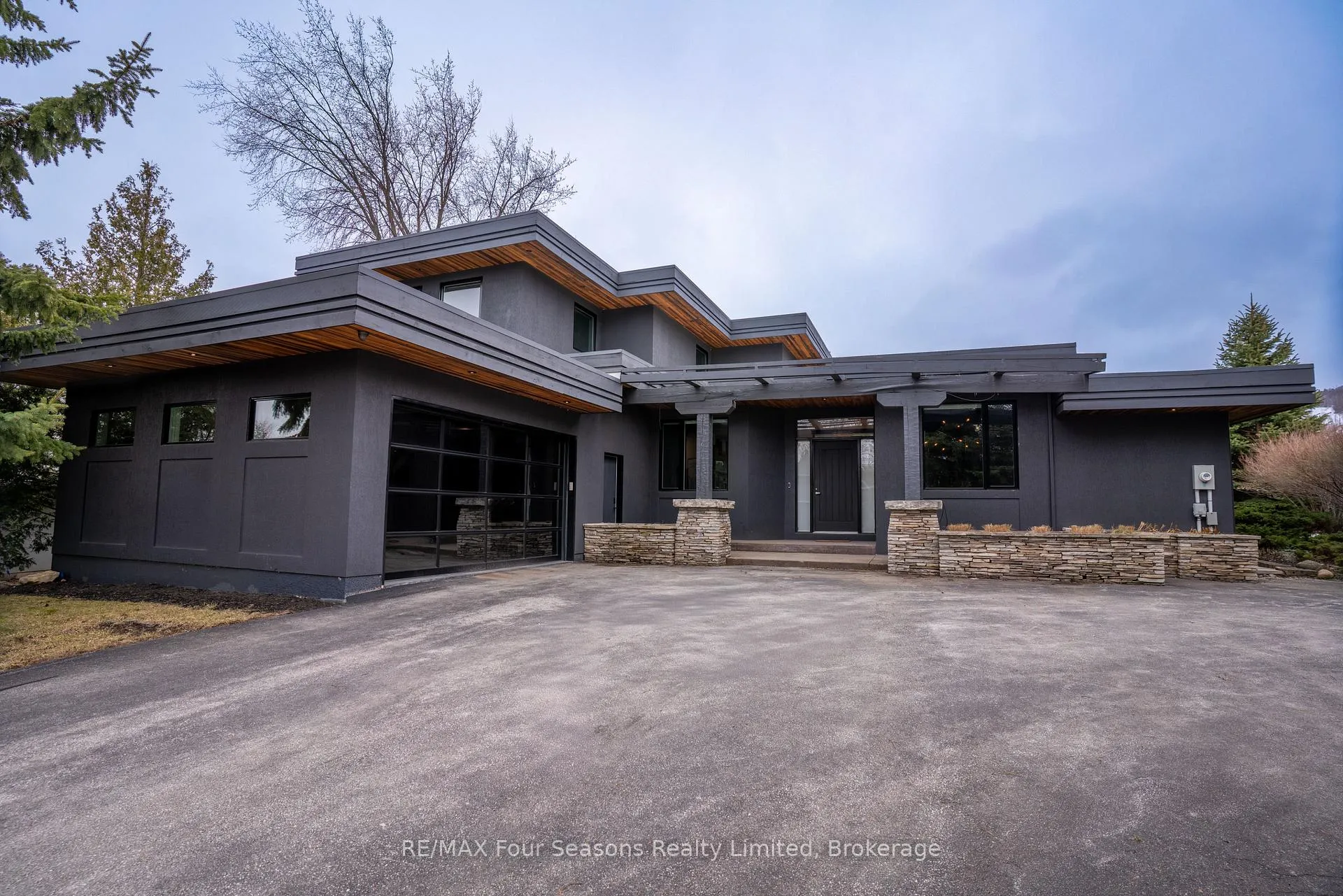 Photo 1 of 103 Cortina Crescent, Blue Mountains — HOMEH