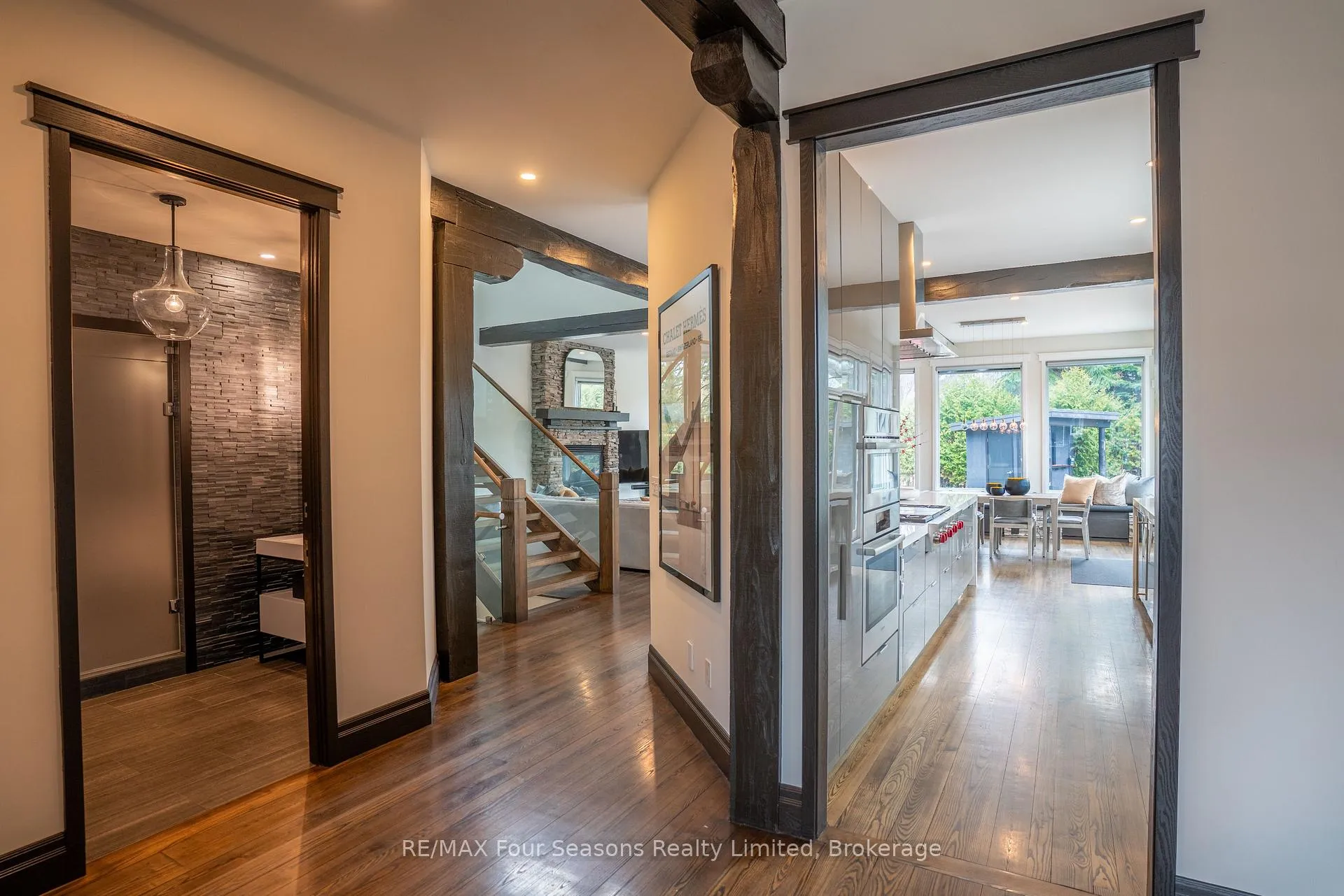 Photo 5 of 103 Cortina Crescent, Blue Mountains — HOMEH